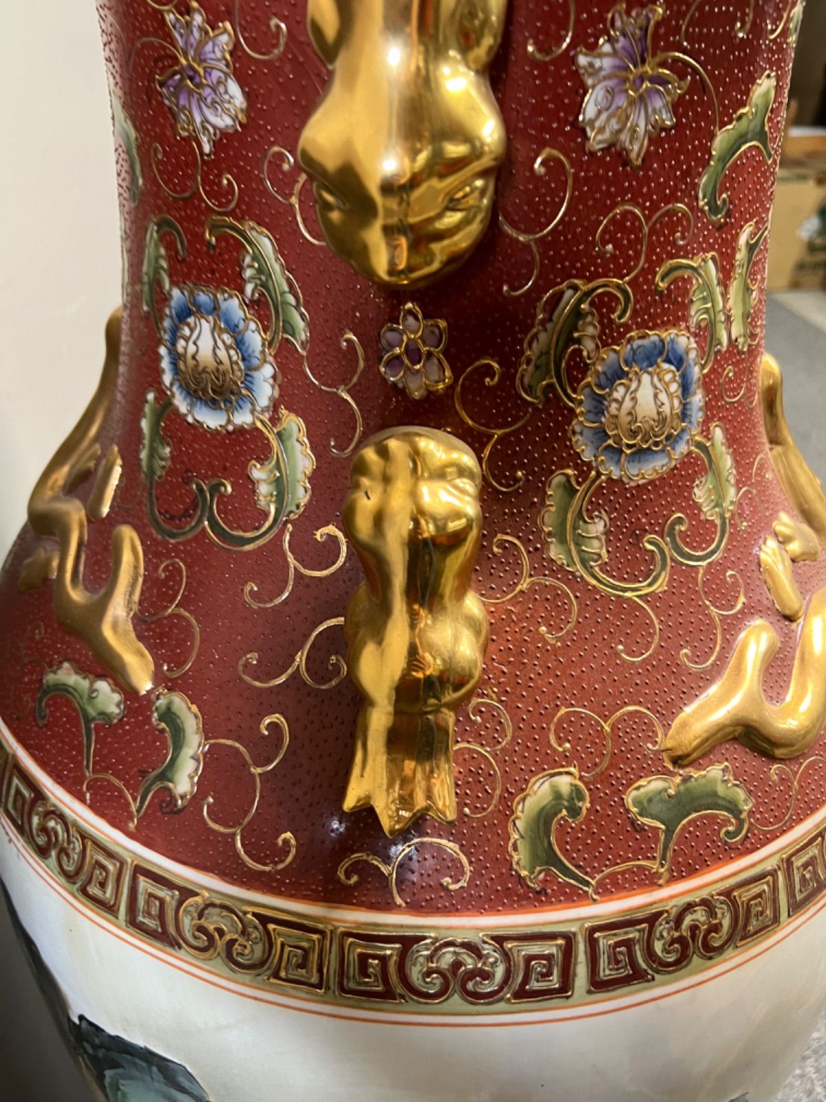 嶺東窯製 色絵金彩山水文 大型飾花瓶 時代物 現状品 中国美術 嶺東窯製 色絵金彩山水文 大型飾花瓶 時代物 現状品 中国美術