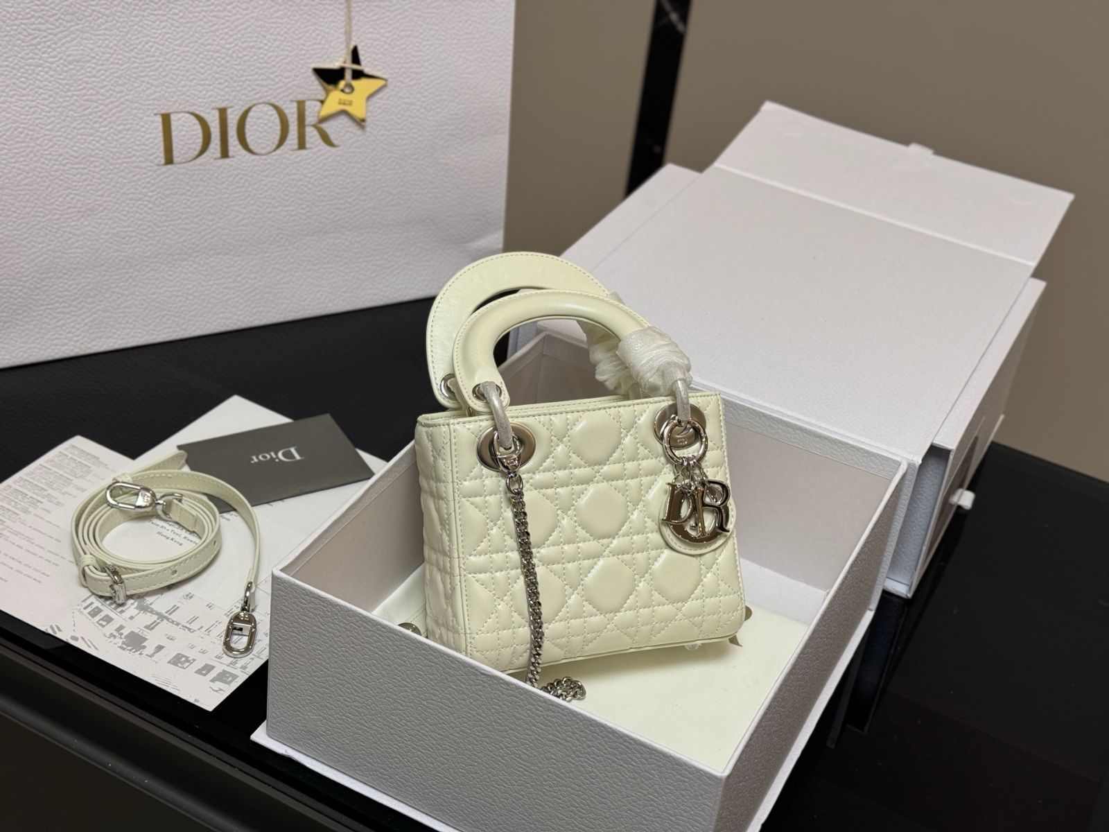 大幅値下げ可愛い❤️Dior ホワイトレザーバッグ、ハラコセール　39,800円 今日特価】Dior Lady Dior Bag ディオール レディー ディオール