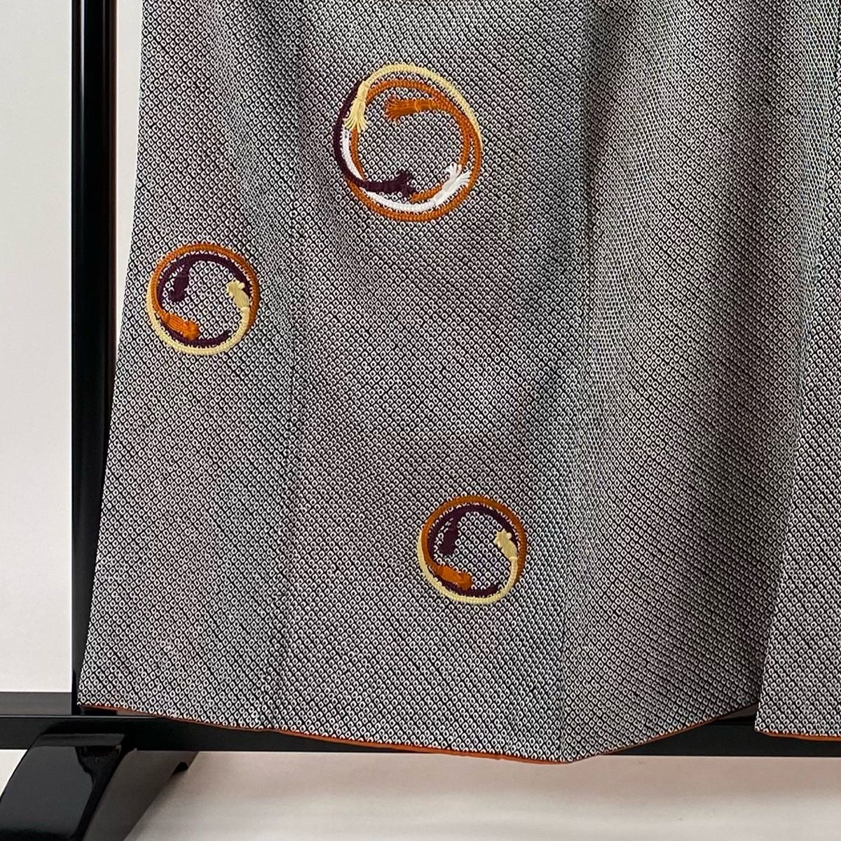 付下げ 身丈159cm 裄丈64.5cm M 袷 組紐 刺繍 総絞り 黒 正絹 秀品