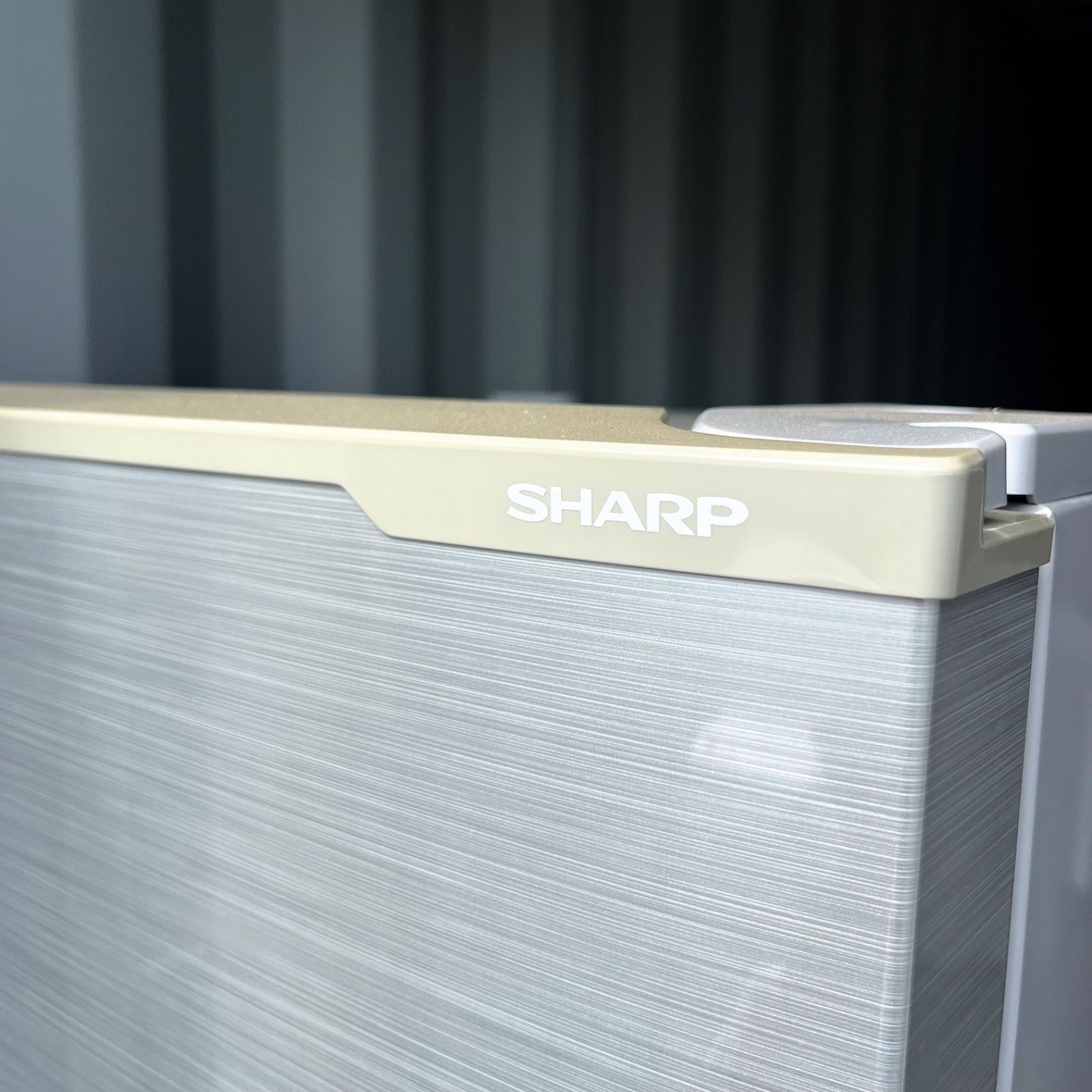 139取付無料！SHARP大きめ225L！スタイリッシュシルバー冷蔵庫