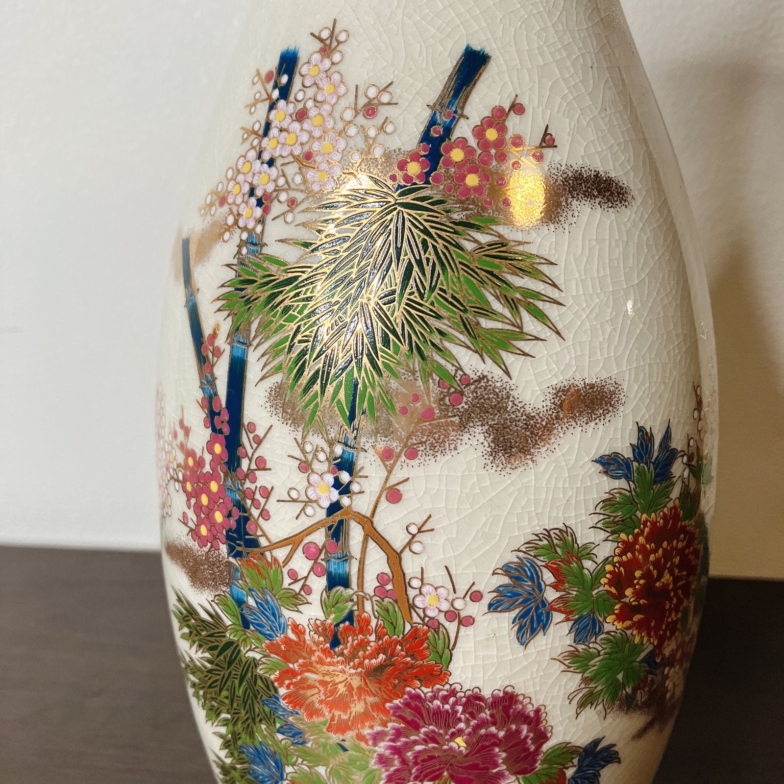 伝統美 × 現代感 九谷焼 彩色花瓶 金彩縁 ― 飾るだけで華やぐ一点 309