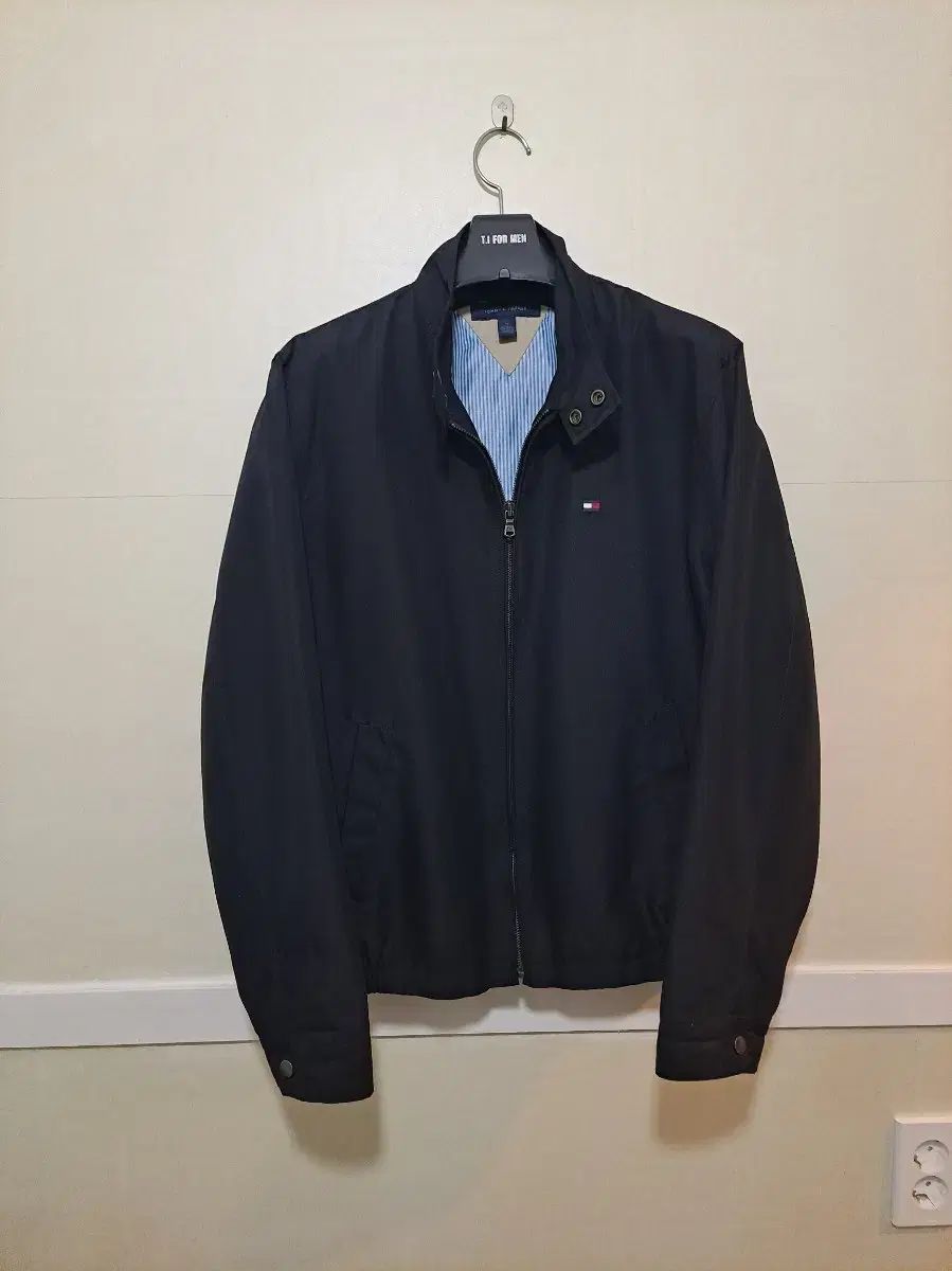   - 未使用　トミーヒルフィガー　ウィンドブレーカー Amazon.co.jp: トミーヒルフィガー(Tommy Hilfiger) ナイロン