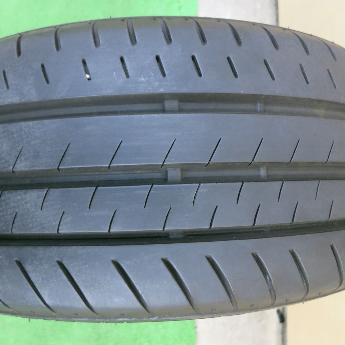[送料無料] バリ溝！22年！9.5分215/45R17 ブリヂストン トランザ T002 タイヤ 17インチ カローラツーリング プリウス PHV 等4110204ナノタ