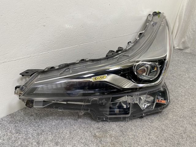 ZVW51 後期 プリウス ヘッドライト 左側 刻印D 点灯品外し】トヨタ