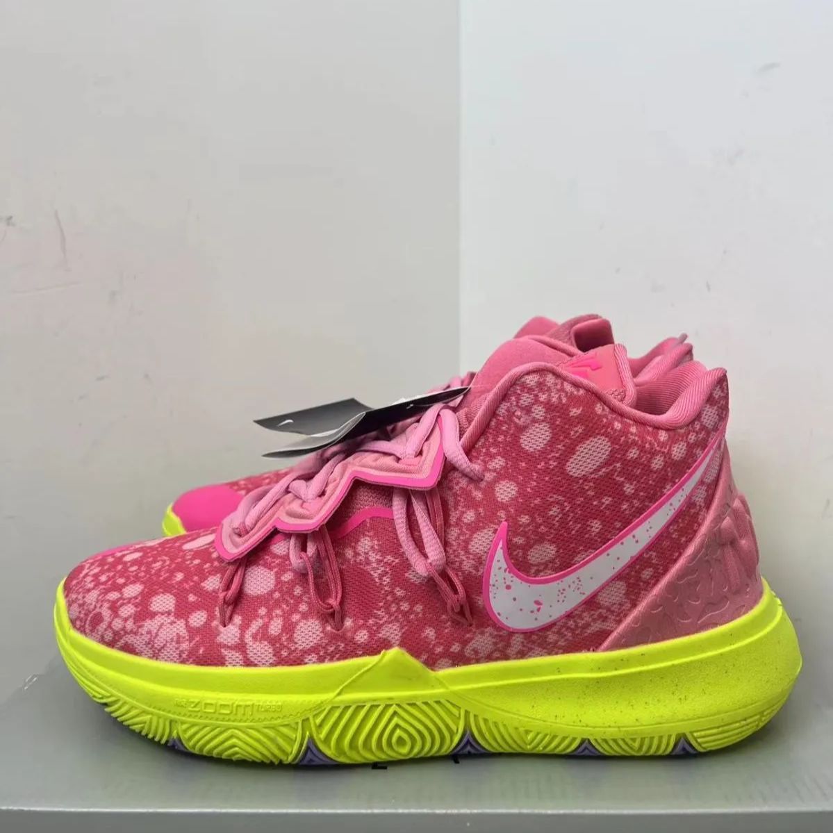 新品未使用ナイキ SPONGEBOB SQUAREPANTS x Nike kyrie 5 BP スニーカー