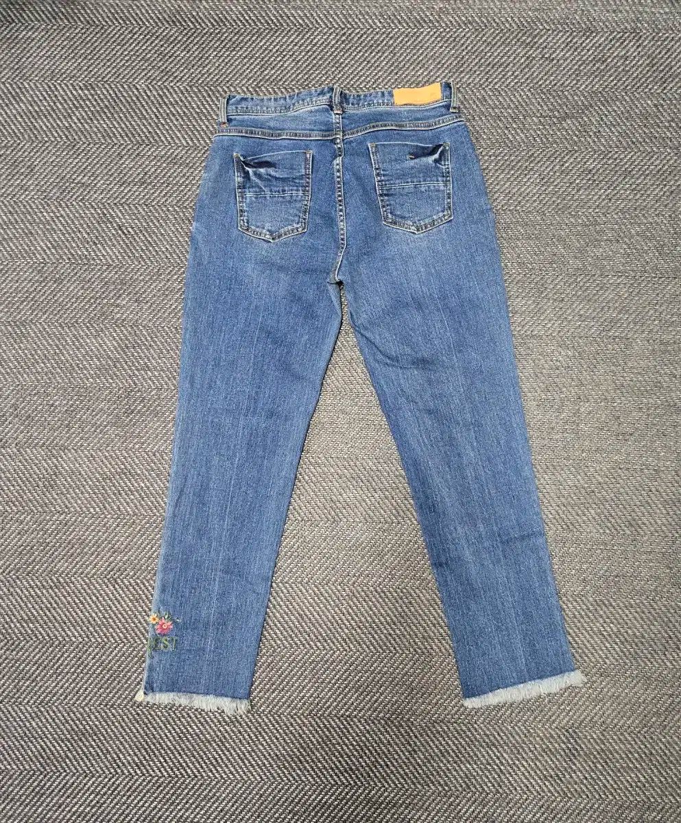 デニムパンツ