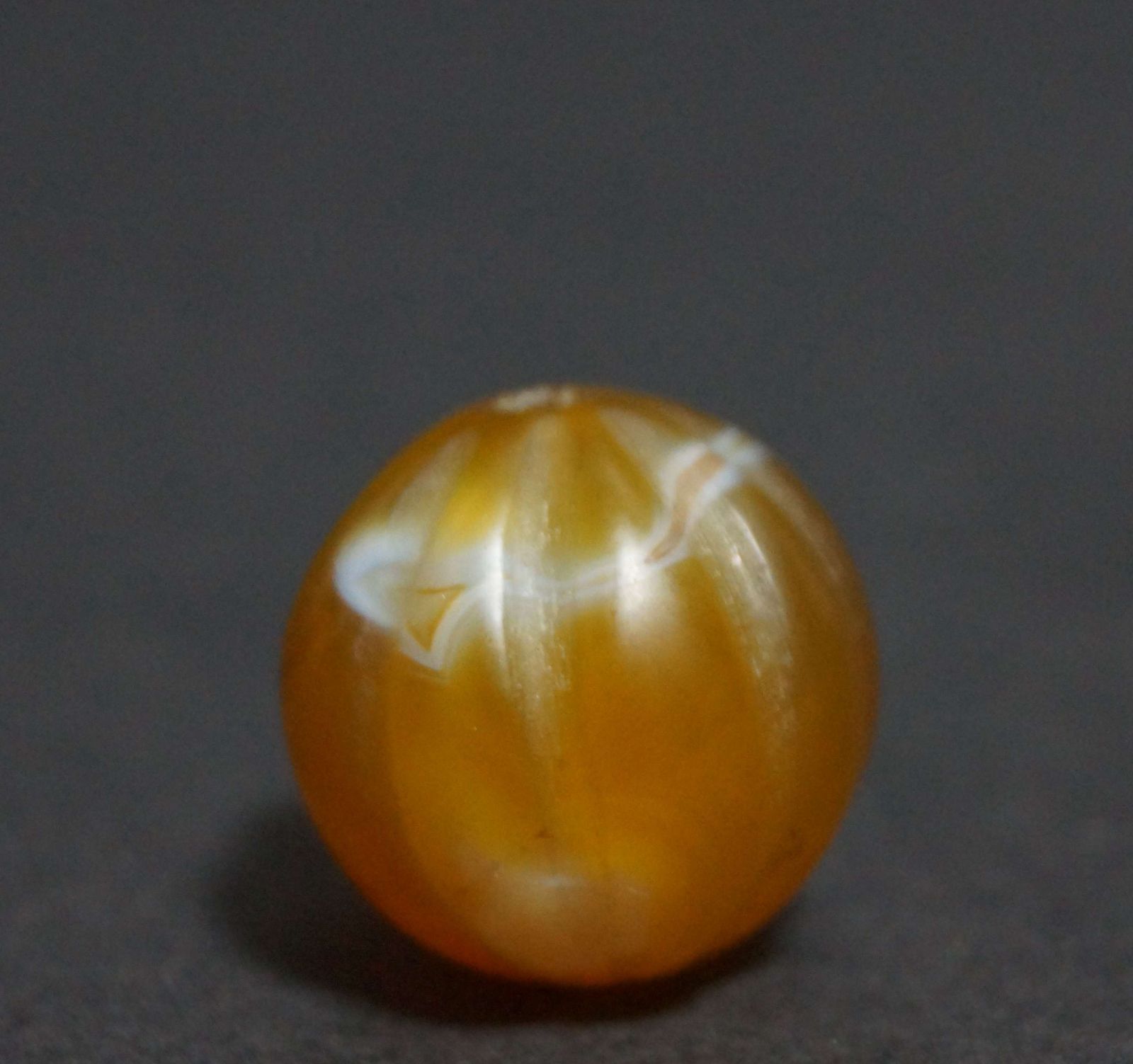 オールドチベット老メノウ瑪瑙 瓜形造形大玉根付 緒締玉 提げ物Dziビーズ オールドチベット老メノウ瑪瑙 瓜形造形大玉根付 緒締玉 提げ物