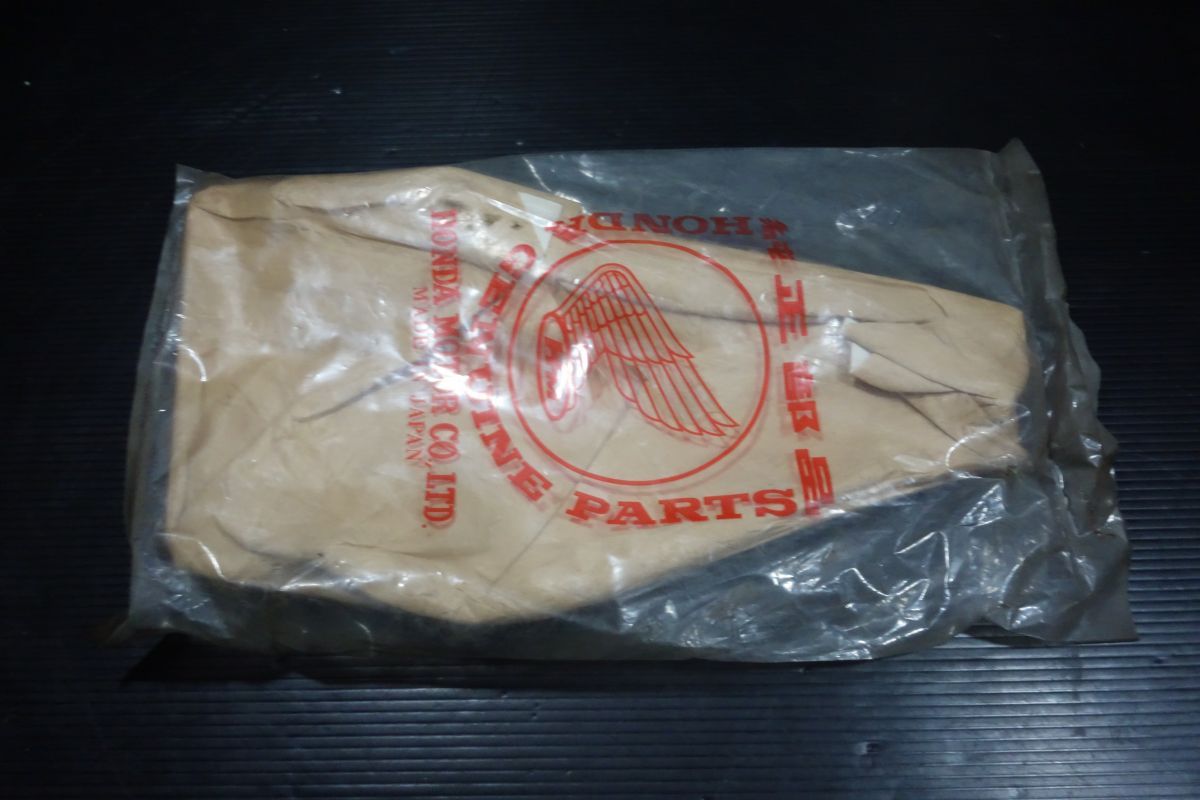 サイドカバー 右 836A0-MB2-000ZB ホンダ 純正 VF750F RC15 ♥ R20251006