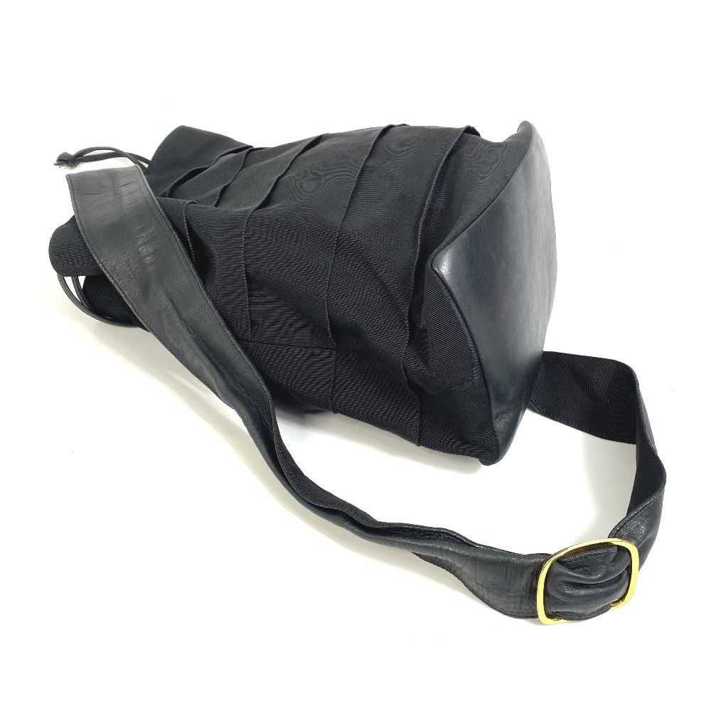 サルヴァトーレフェラガモ ワンショルダー 巾着リュック ショルダー