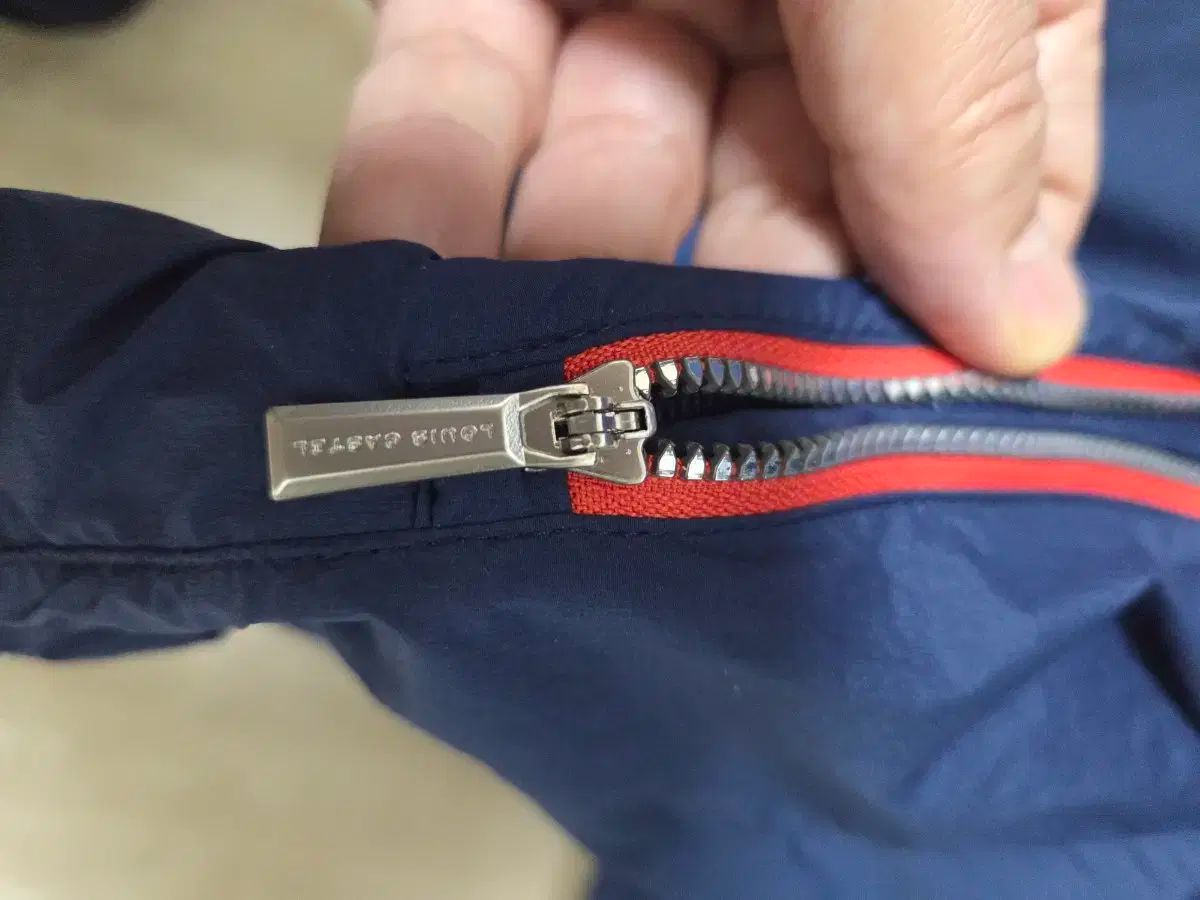 ルイカステル ウィンドブレーカー