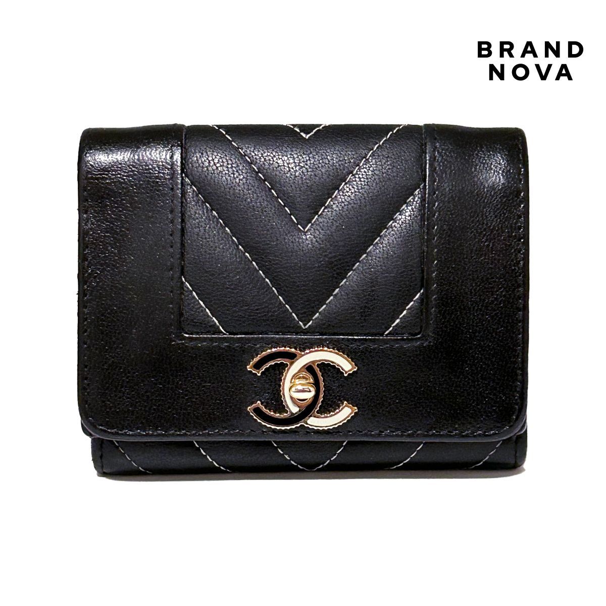 CHANEL マドモアゼル三つ折り財布