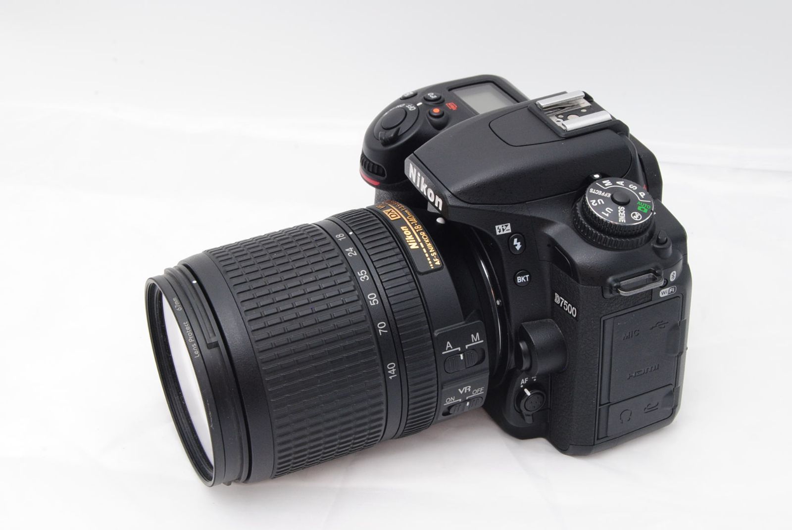 9748ショット！新品級 ☆ Nikon D7500 18-140VR レンズキット 
