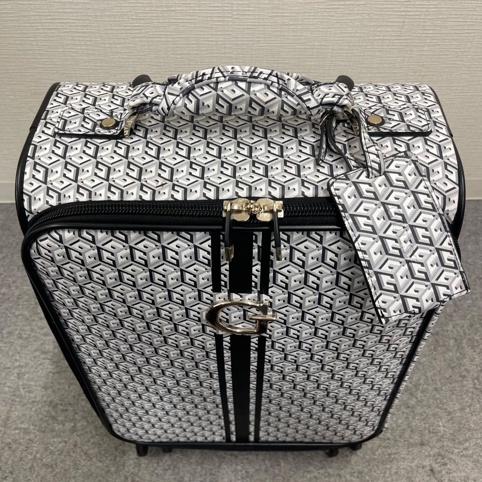 キャリーバッグ 総柄