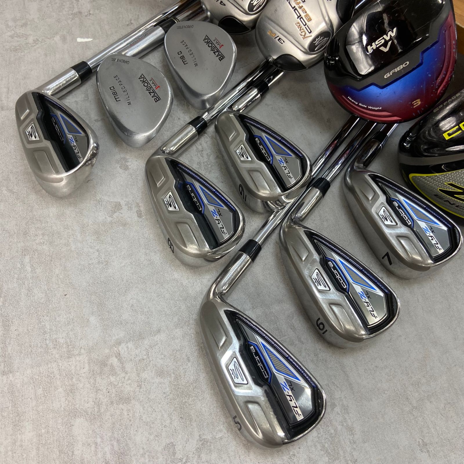 コブラ　アクセル　メンズゴルフ１３本セット　カーボン　右利き用　キャディバッグ コブラ アクセル メンズゴルフ13本セット カーボン 右利き用