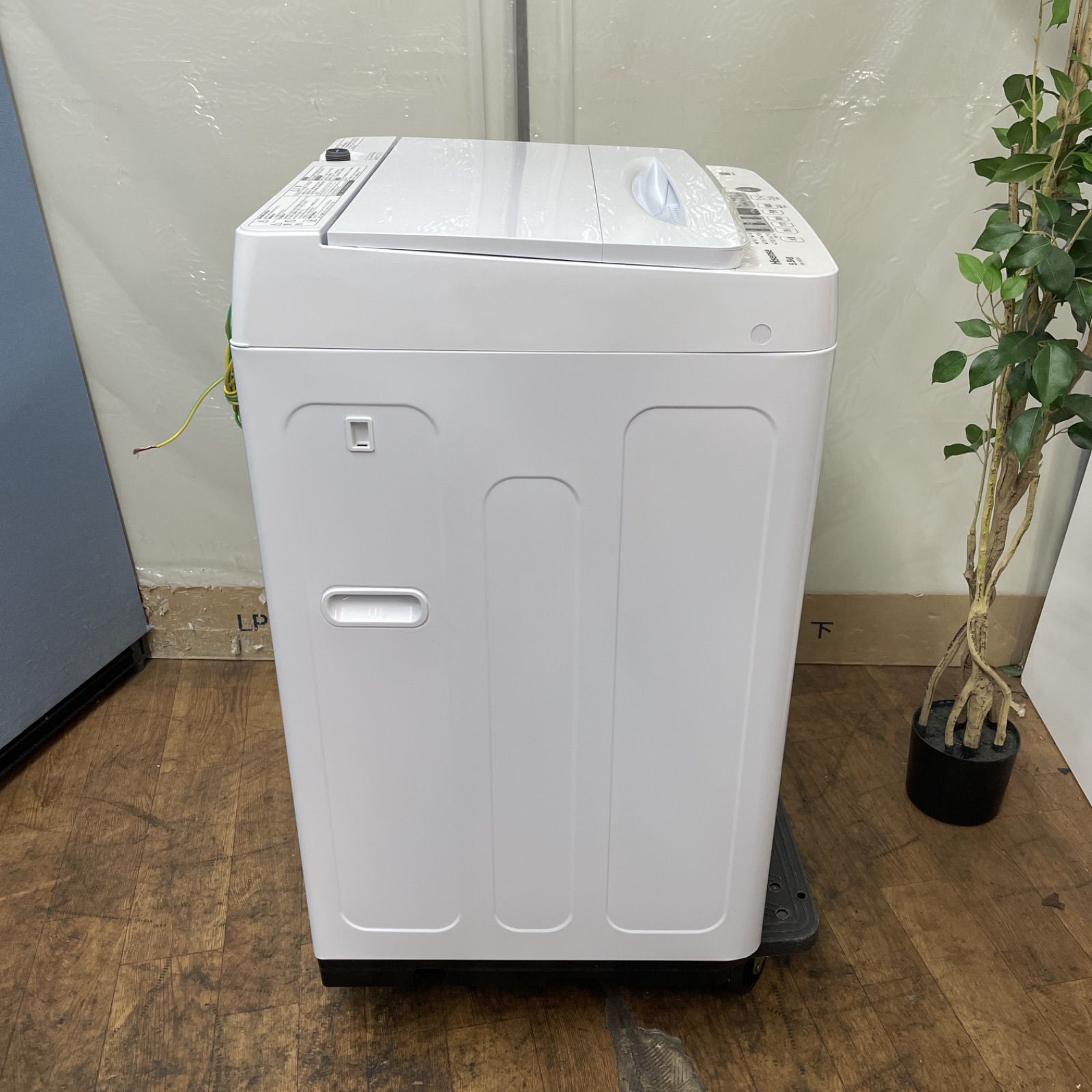 ☆使用歴僅か美品☆ 2024年製 SHARP冷蔵庫 と Hisense洗濯機 一人暮らし家電大賞：冷蔵庫、洗濯機部門】シャープが二冠を獲得！洗濯