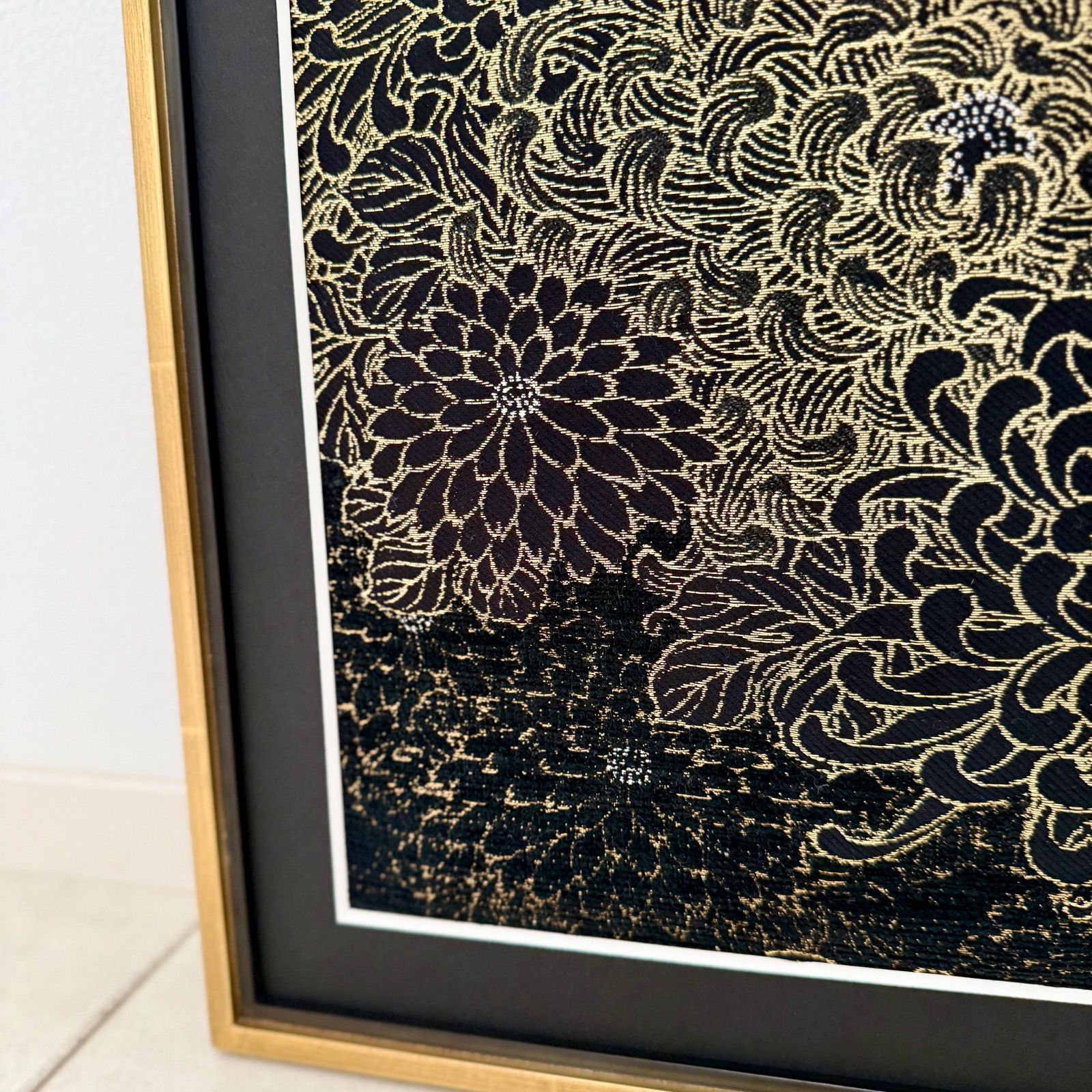 京都帯屋さん フレーム入りシルク織物アート 黒モール菊