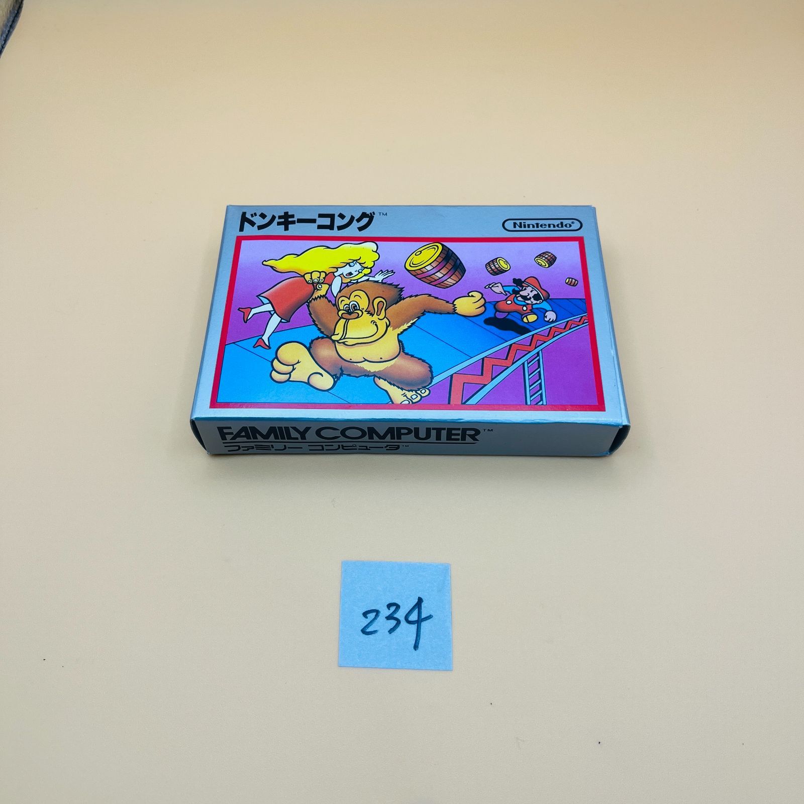 ドンキーコング銀箱 ファミコンゲーム『ドンキーコング（銀箱）』｜今でも人気の