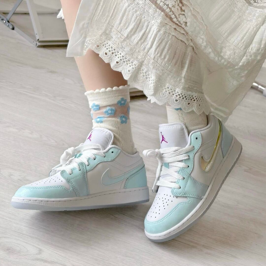 NIKE AIR JORDAN 1 LOW SE GS GLACIER BLUE/WHITE hj3481-491 ナイキ エアジョーダン1 ロー SE GS グレイシア ブルー/ホワイト レディース