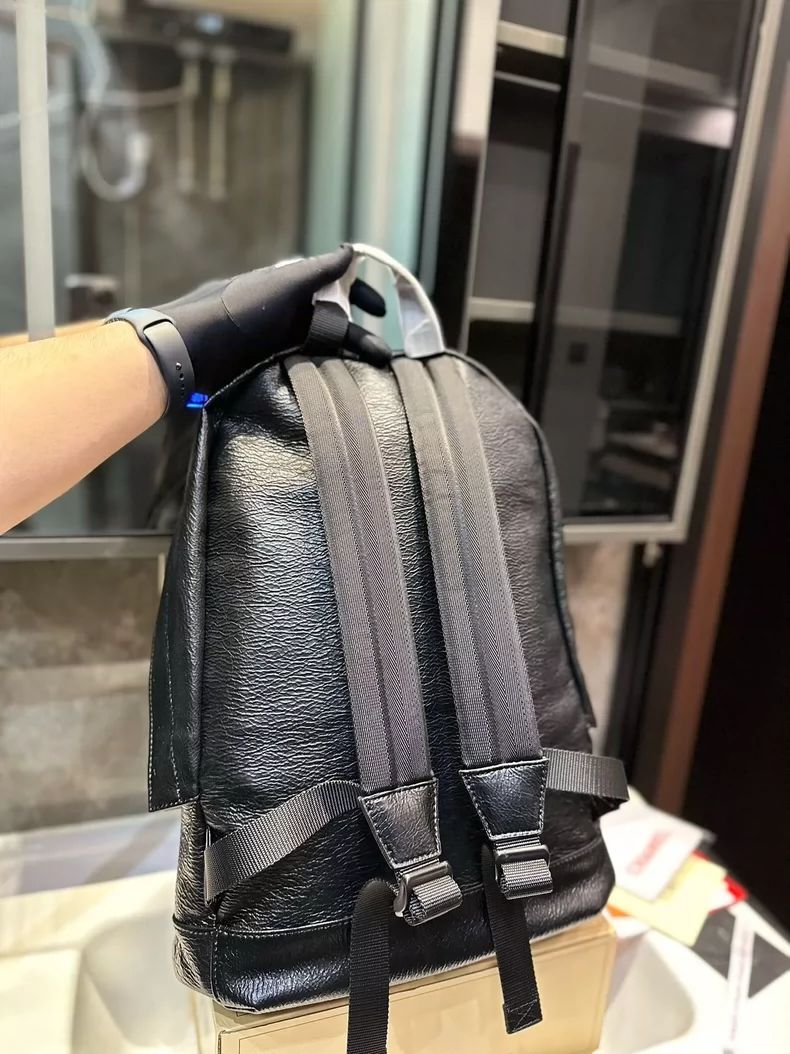 BALENCIAGA