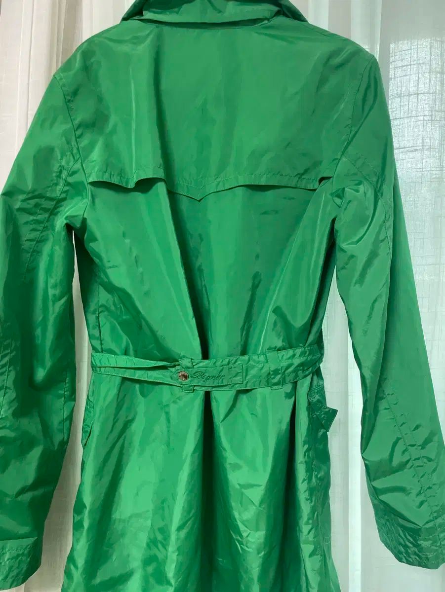 ジャケット ウィンドブレーカー素材