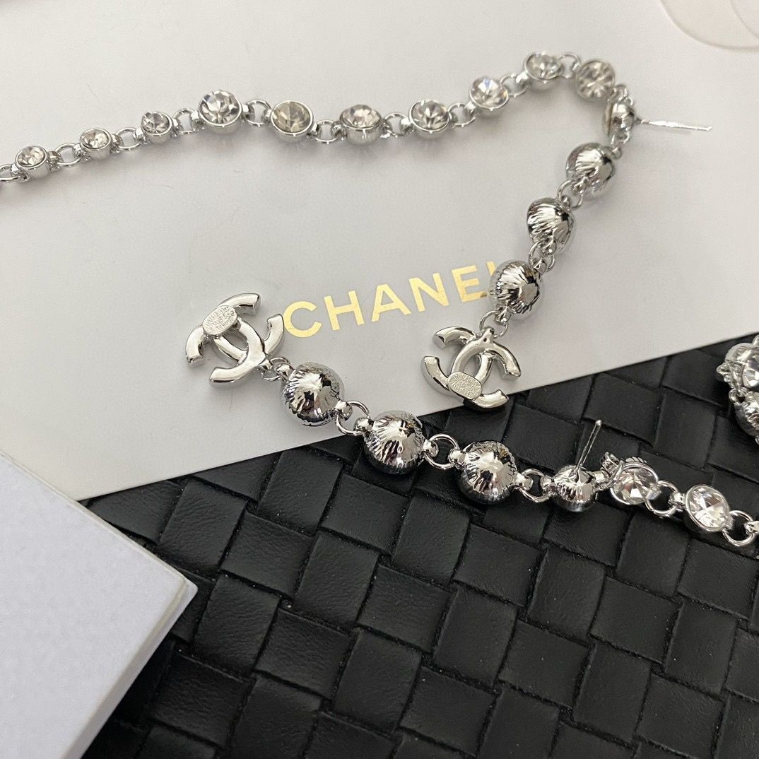 シャネル ピアス シルバーサークル ダイヤモンド ロングイヤリング シャネル ピアス シルバーサークル ダイヤモンド ロング
