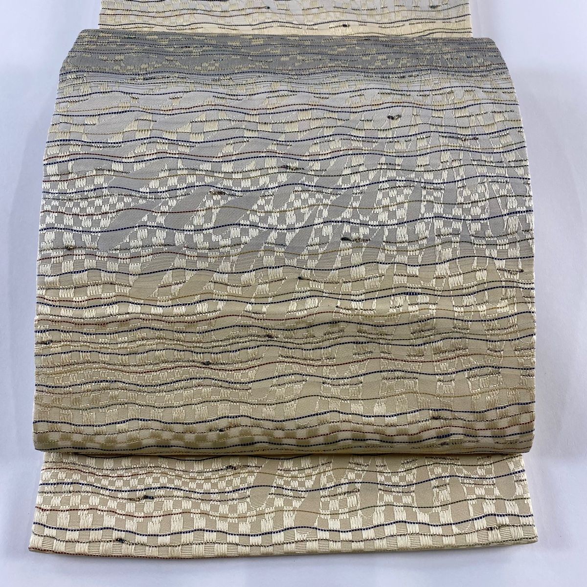 バイセル 着物 美品 名品 袋帯 ベージュ よろけ縞 草花 菊 金糸 箔 六通 正絹 ☆☆☆☆ 袋帯 美品 名品 よろけ縞 幾何学 箔 ベージュ 六通 正絹 中古