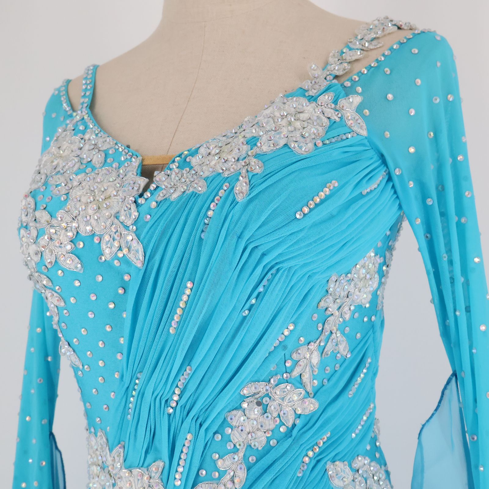 社交ダンスドレス 青と白 フリル付き 社交ダンスドレス 青と白 社交ダンスドレス 青と白 フリル付き 社交