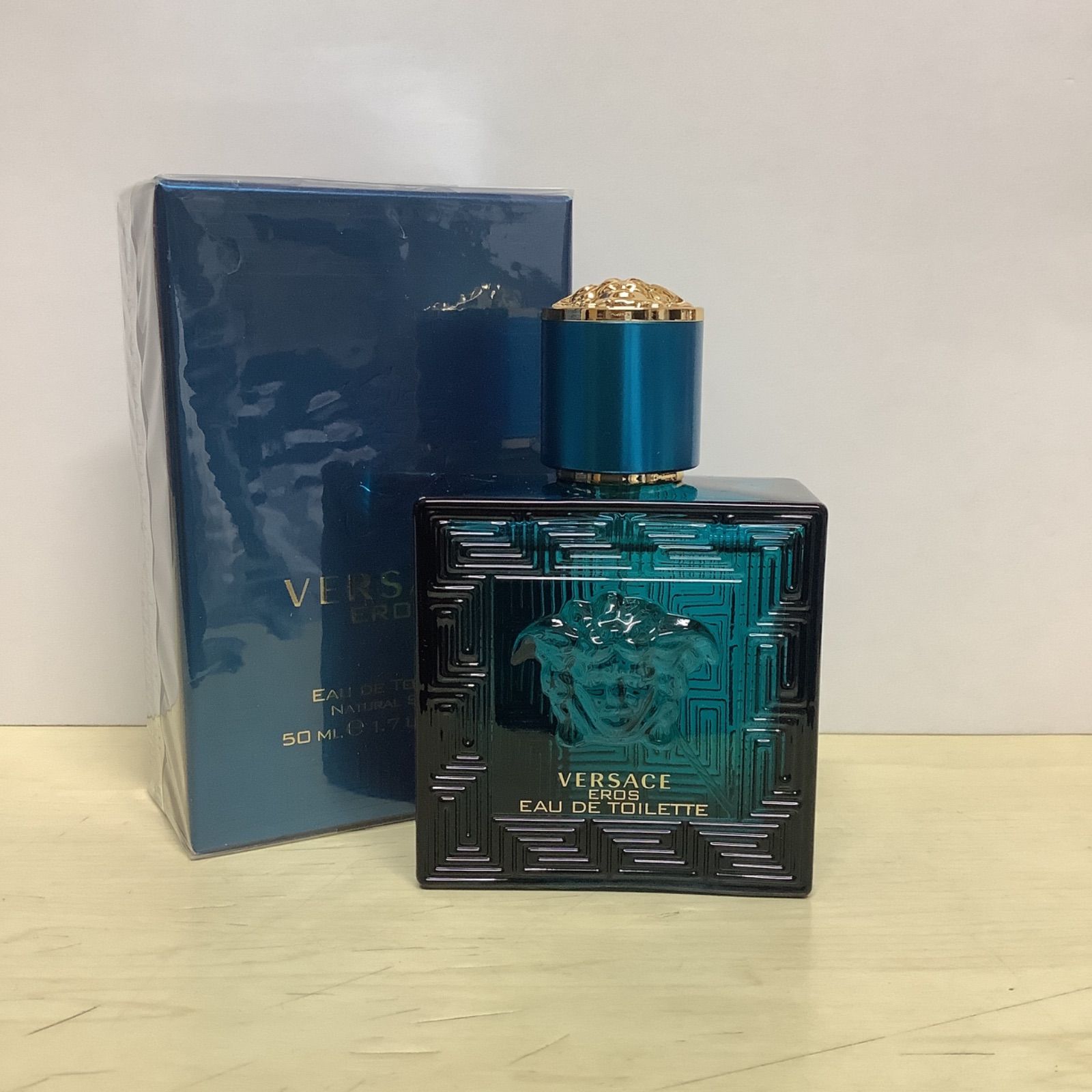 新品未開封　VERSACE　ヴェルサーチェ エロス オードトワレ 50ml 新品未開封 VERSACE ヴェルサーチェ エロス オードトワレ 50ml