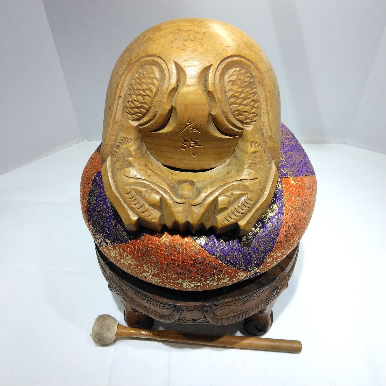 特大木魚18㎝ 銘あり バチ 座布団 木製台座 4点セット A109