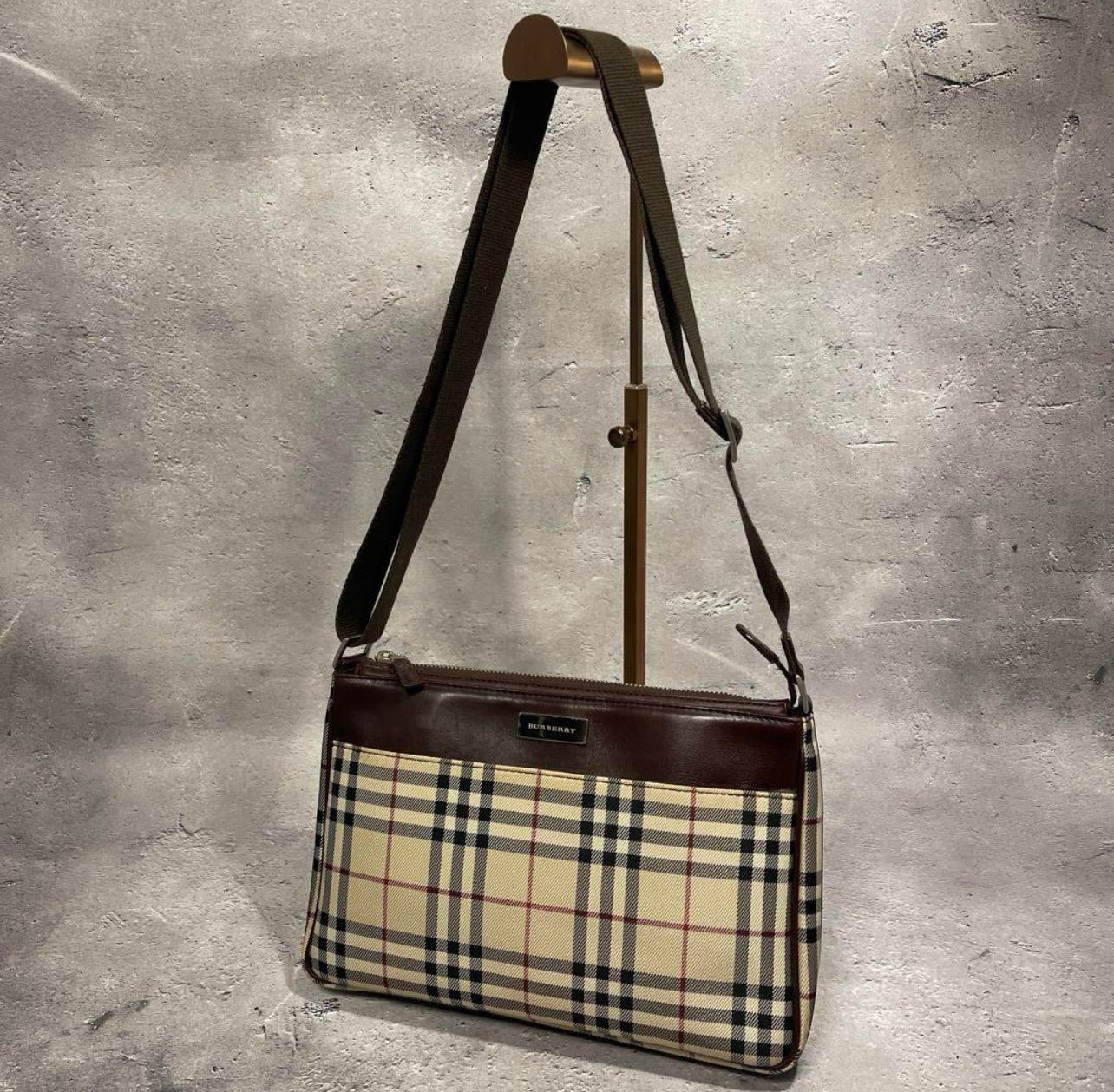BURBERRY（バーバリー）チェック柄ショルダーバッグ 《ブラウン
