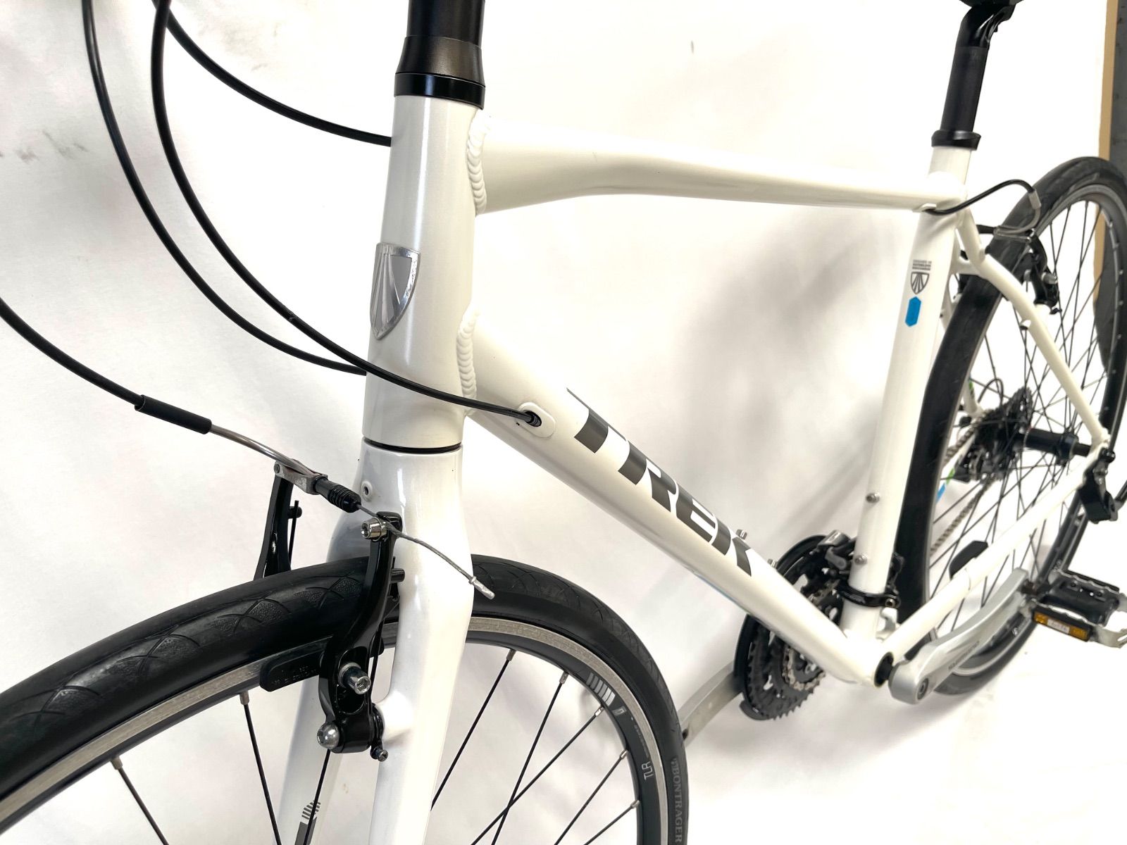 送料無料【即乘】TREK クロスバイク FX7.4 超軽量10.8キロ 27速 送料無料【即乘】トレック TREK クロスバイク SERIES FX7.4 超
