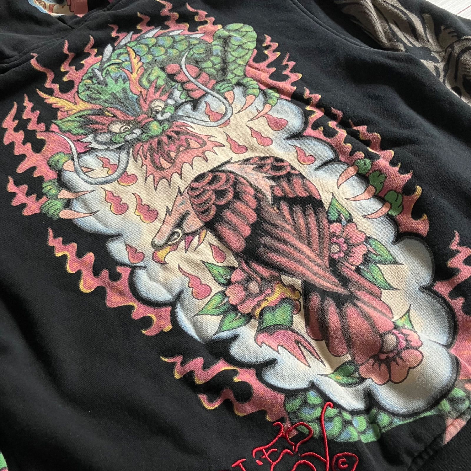 松村北斗 着用 ed hardy ジップ フーディー パーカー ストーンズ