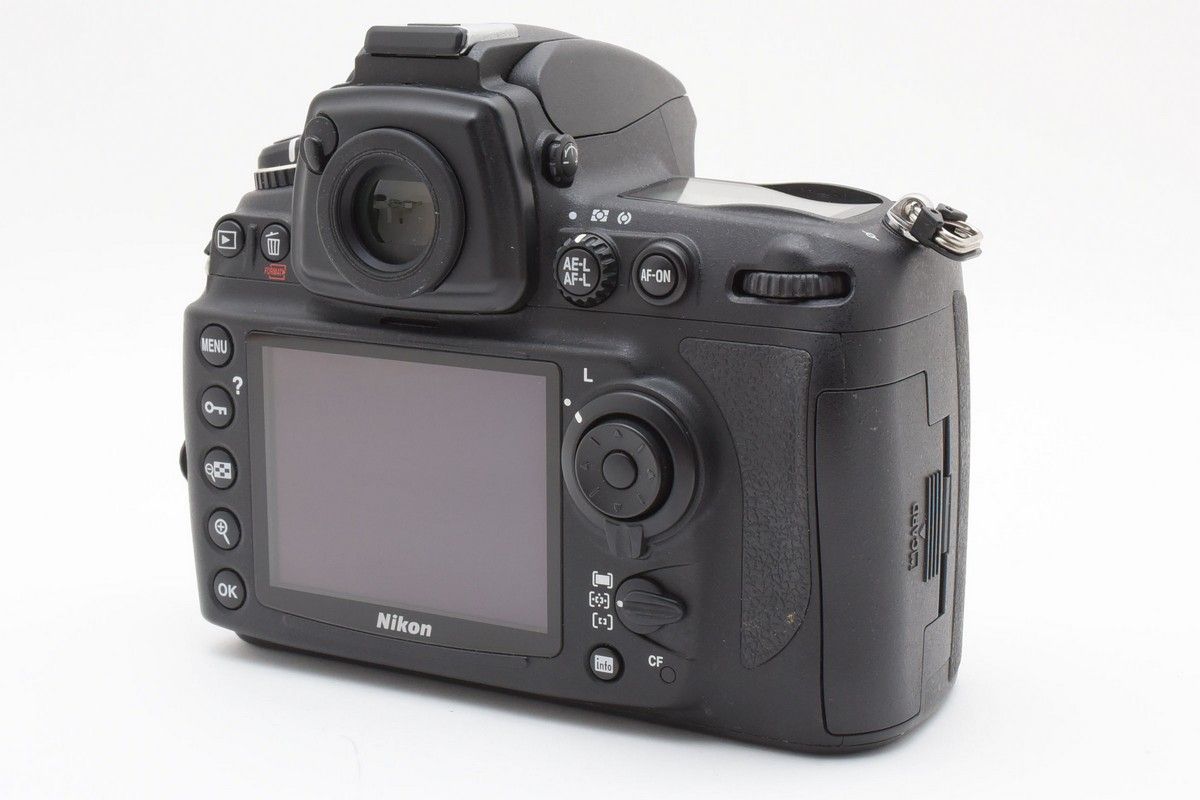 D700