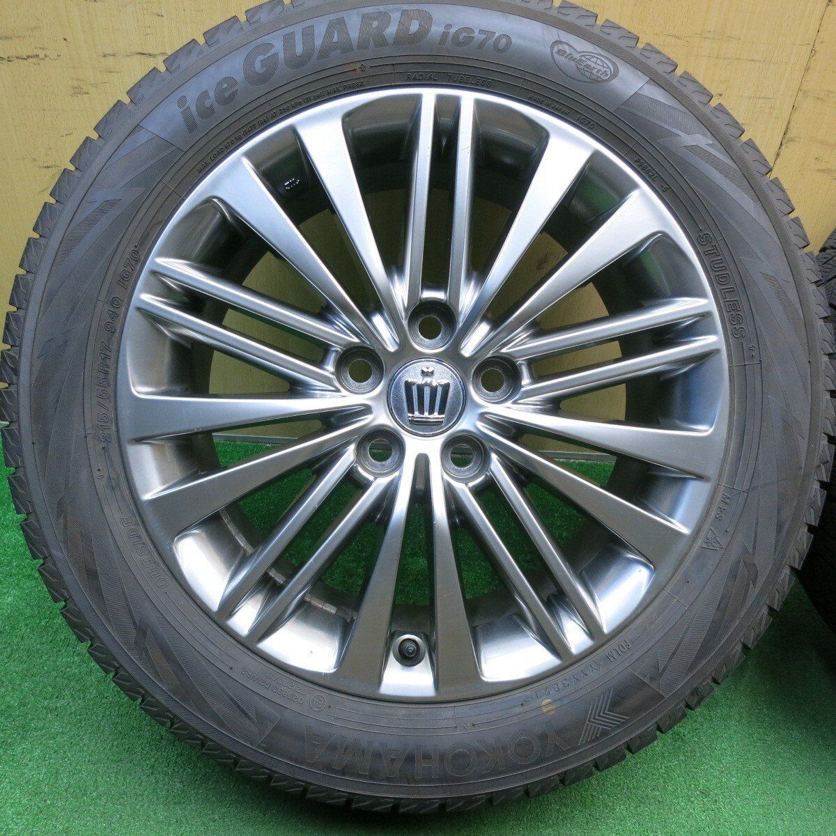 トヨタ純正 210系 クラウン ロイヤル 国産スタッドレス 215/55R17 トヨタ純正 210系 クラウン ロイヤル 国産スタッドレス 215