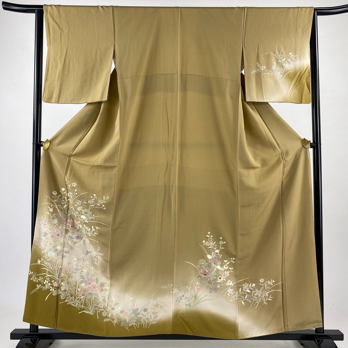 付下げ 身丈159cm 裄丈64cm M 袷 草花 螺鈿 刺繍 薄黄土色 正絹 秀品