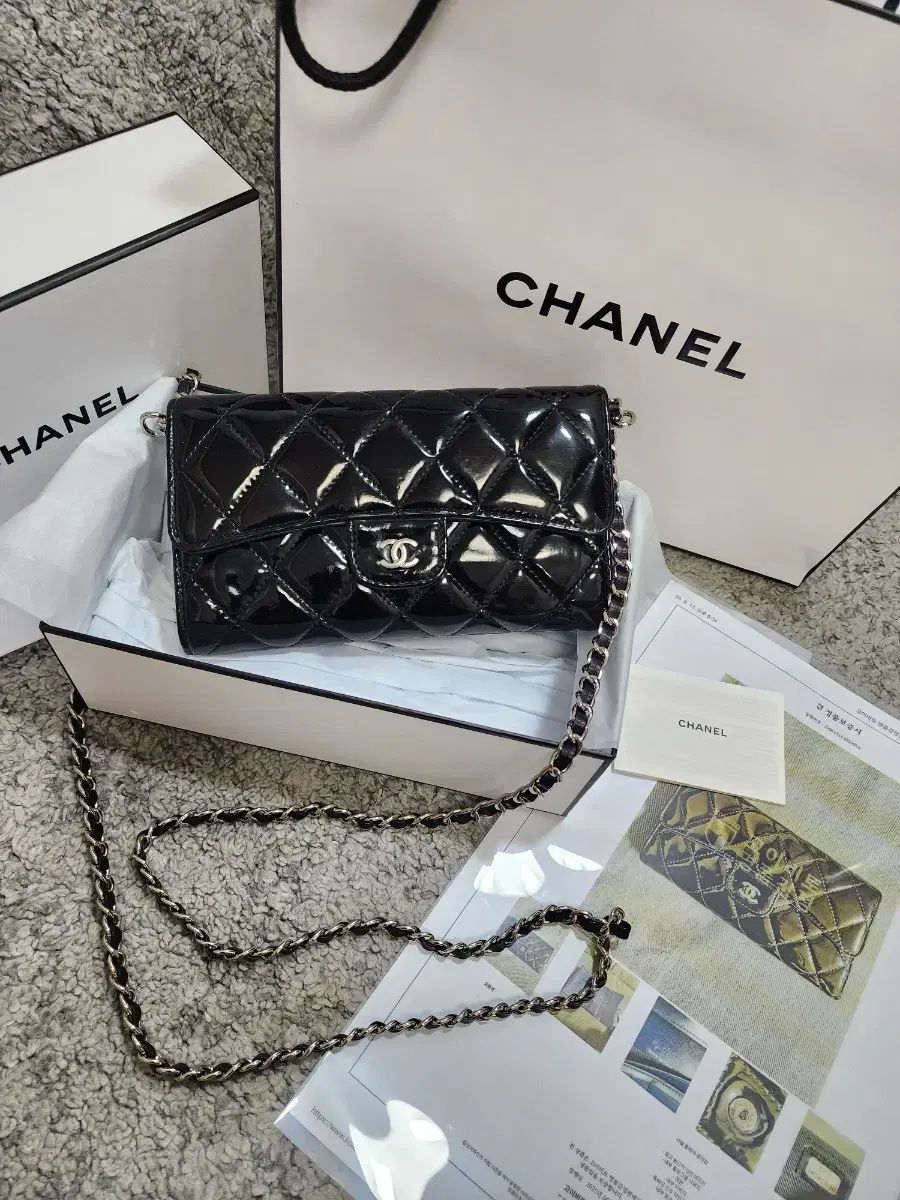 鑑定 ㅇ Chanel シャネル クラシック パテントレザー フラップ 長財布