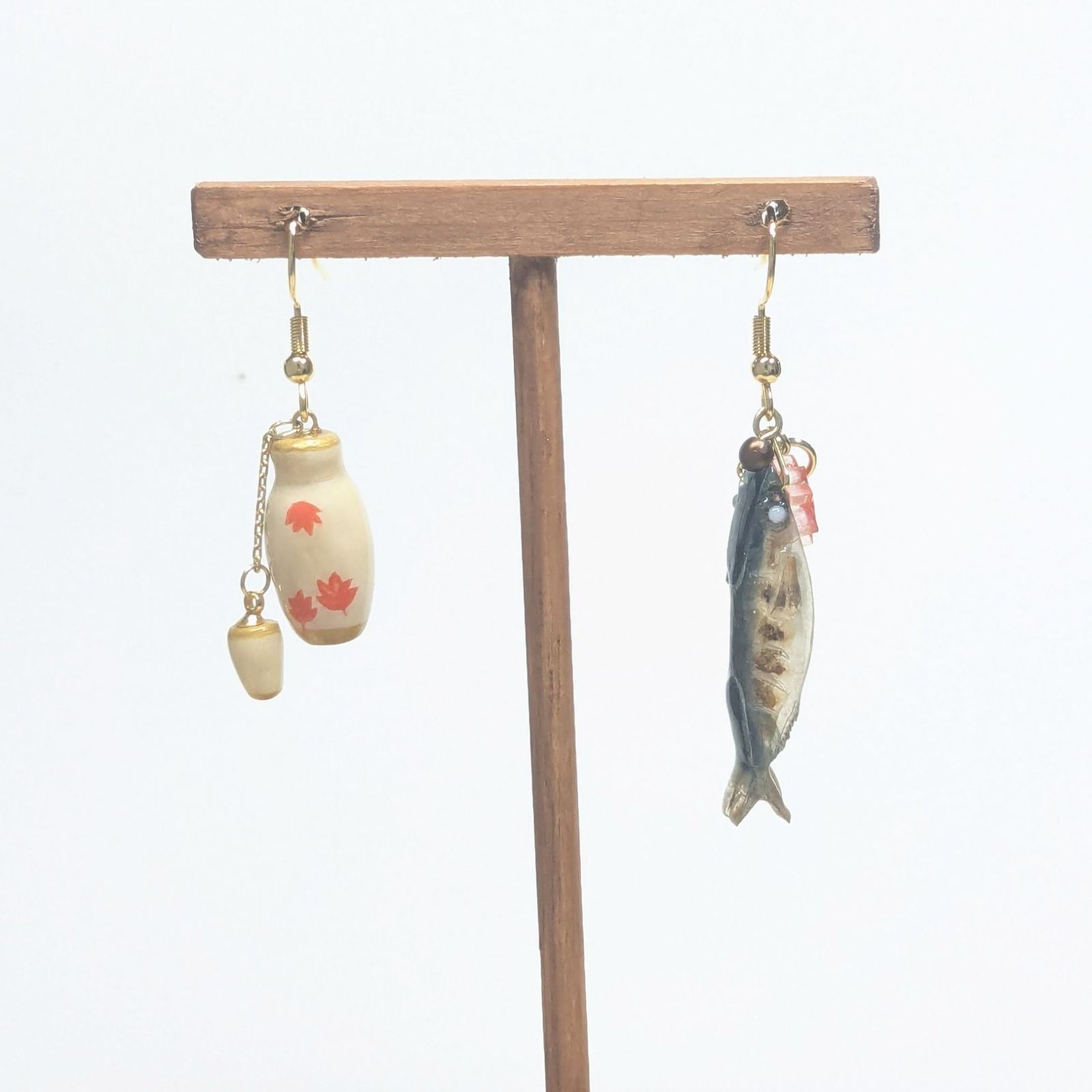 秋刀魚(さんま)の塩焼きと酒器の秋ピアス - メルカリ