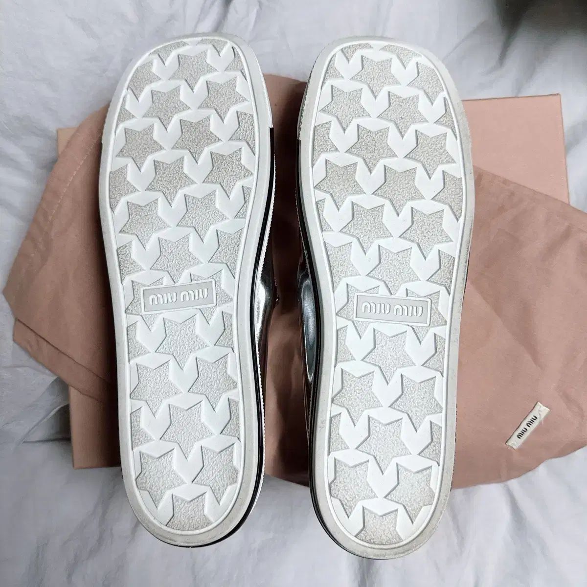 miumiuビジューフラット MIU MIU(ミュウミュウ) 刺繍フラットシューズ