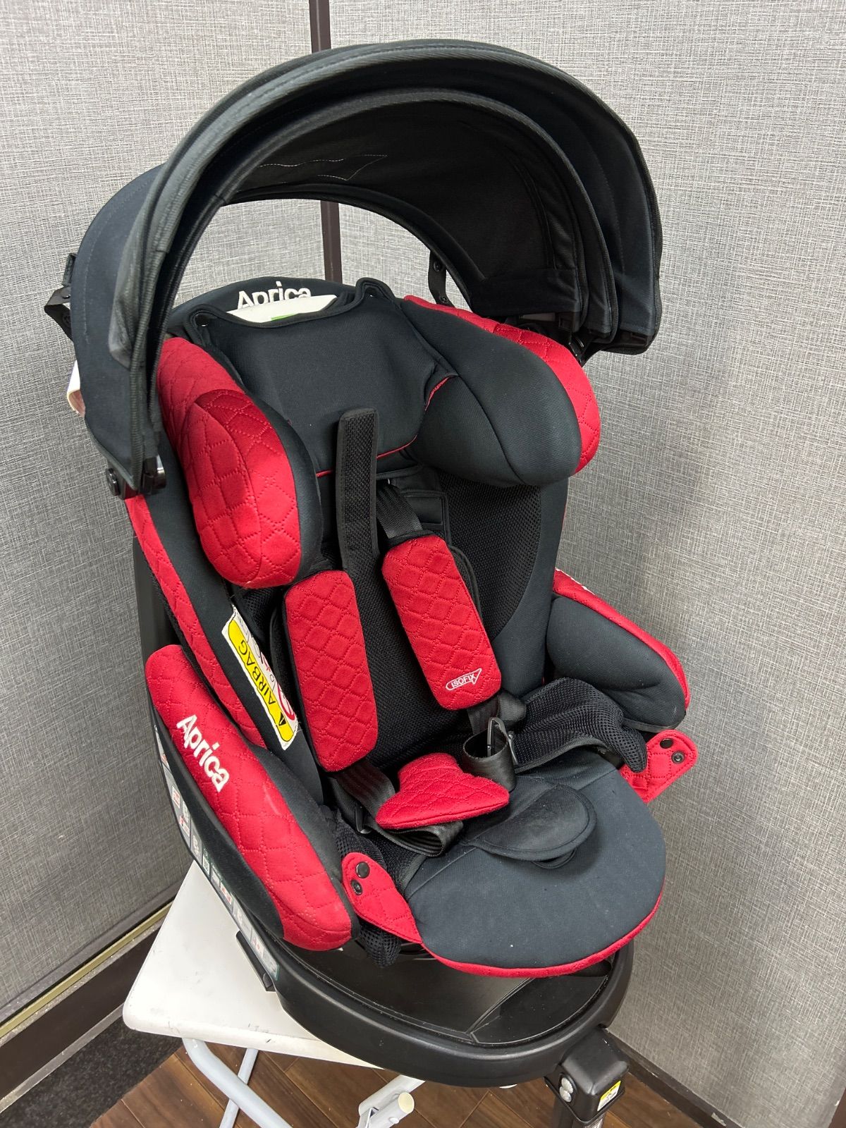 Aprica 回転式チャイルドシート 赤/灰色