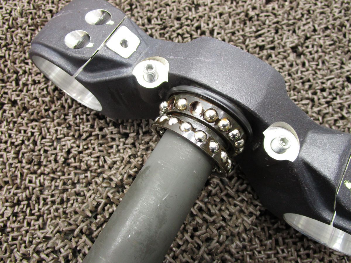 ドカティ ハイパーモタード820SP トップブリッジ ステム □A398！倒立