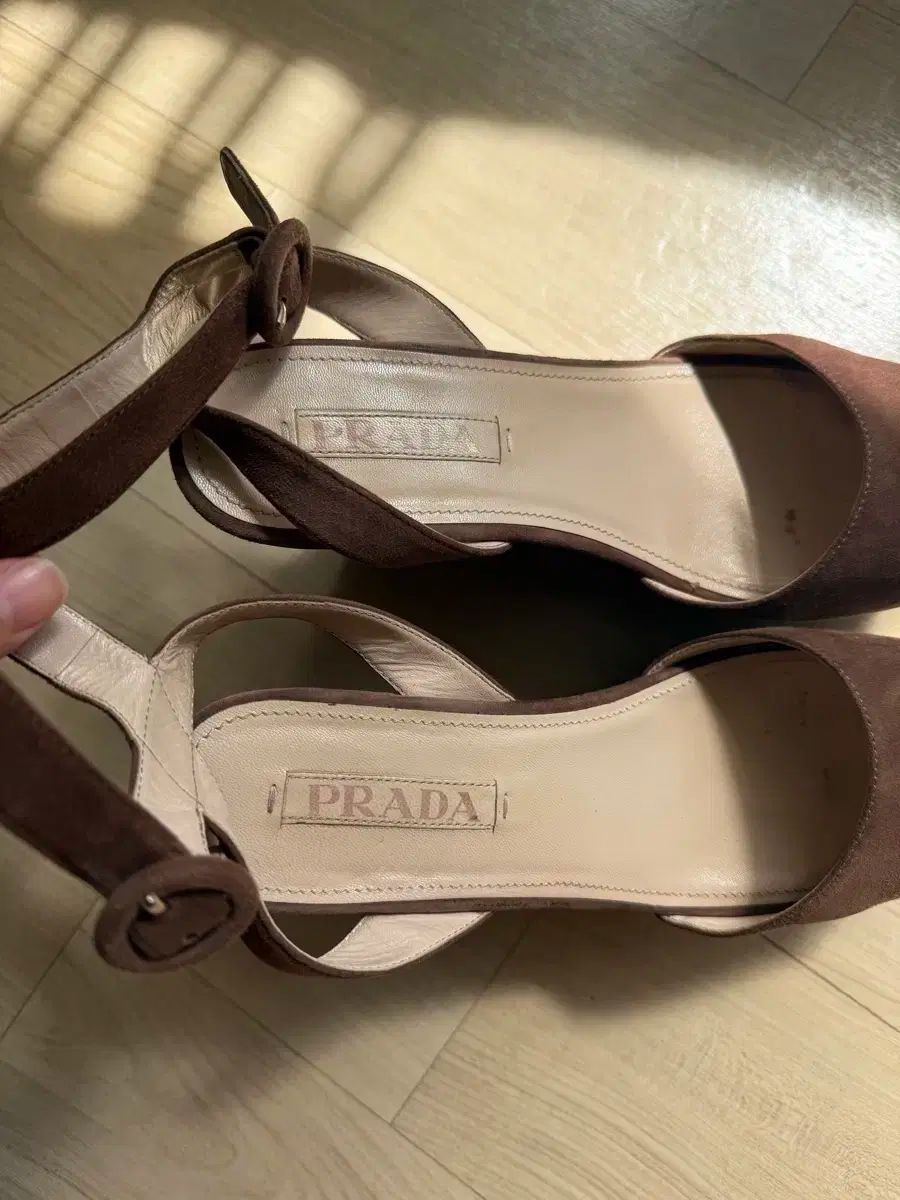 プラダ フラットフォーム