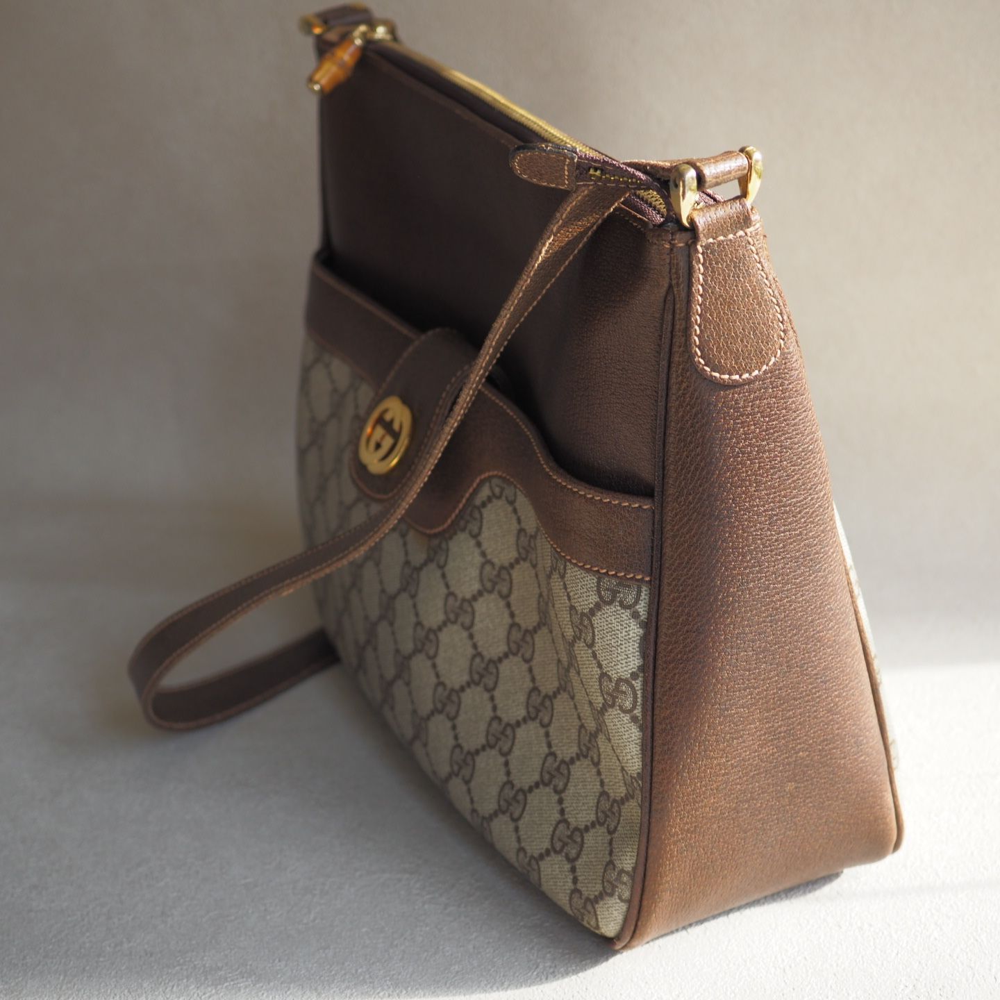 オールドグッチ GUCCI ショルダーバッグ GGスプリーム レザー クレスト 