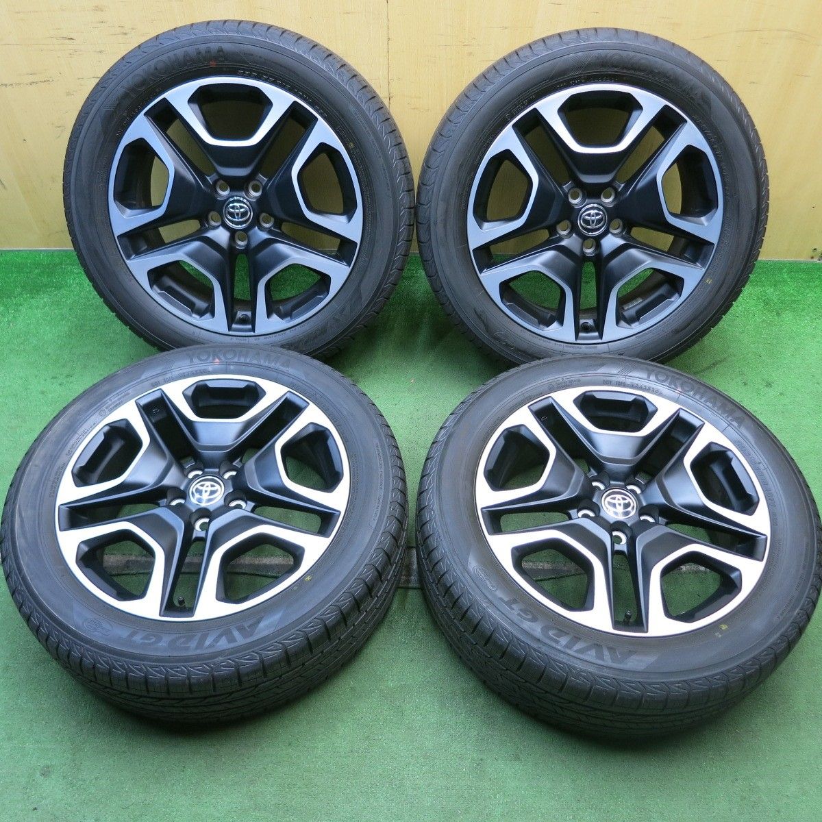 新車外し トヨタ RAV4 アドベンチャー 純正 235 55R19 ヨコハマ AVID GT S35 18インチ PCD114.3 5H 5091108HAノ