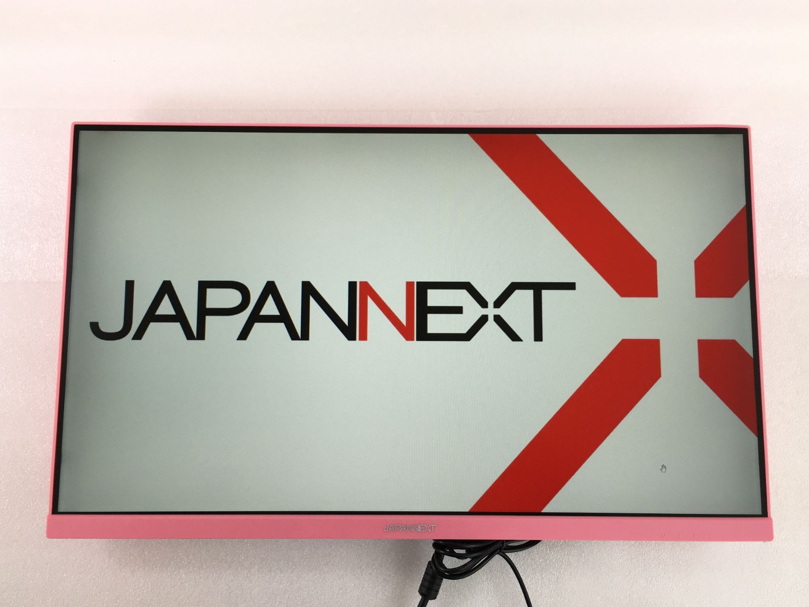 ピンクのボディがかわいい JAPANNEXT社のゲーミングモニター