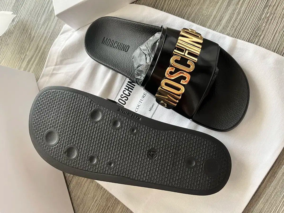 モスキーノ ブラック スリッパ 41