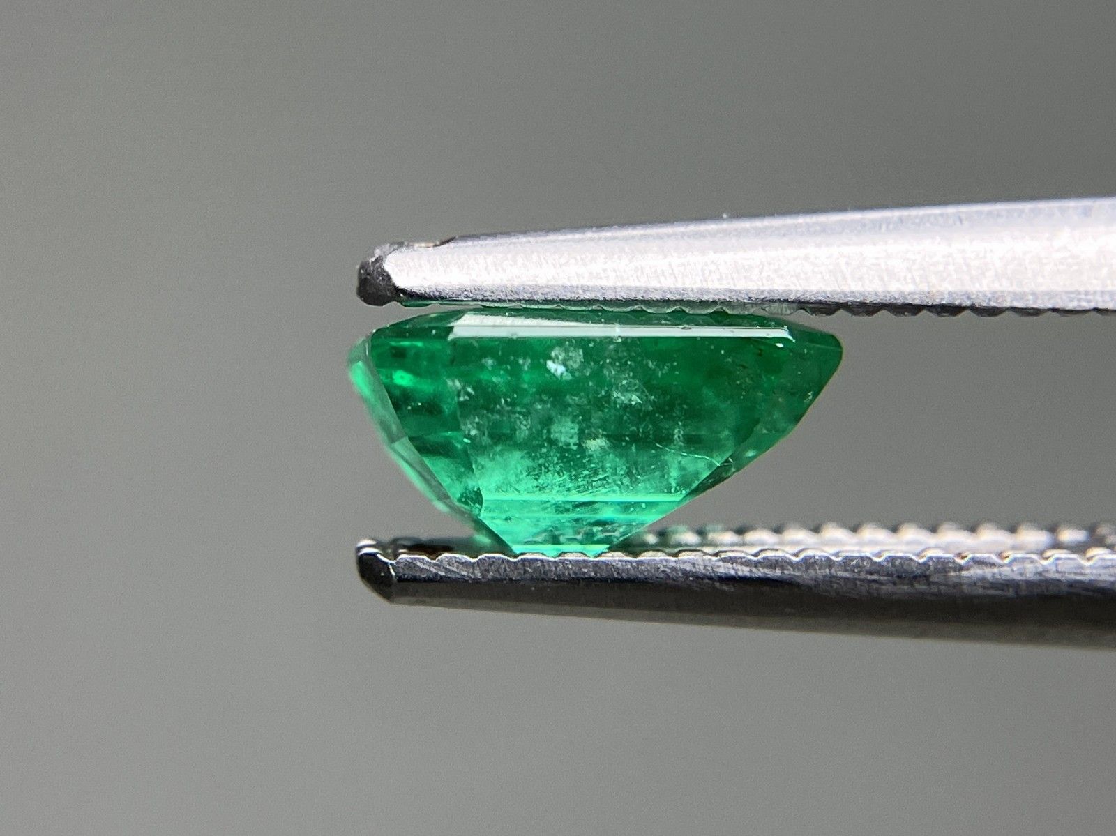 7.11㎜×4.82㎜×3.70㎜ ルース