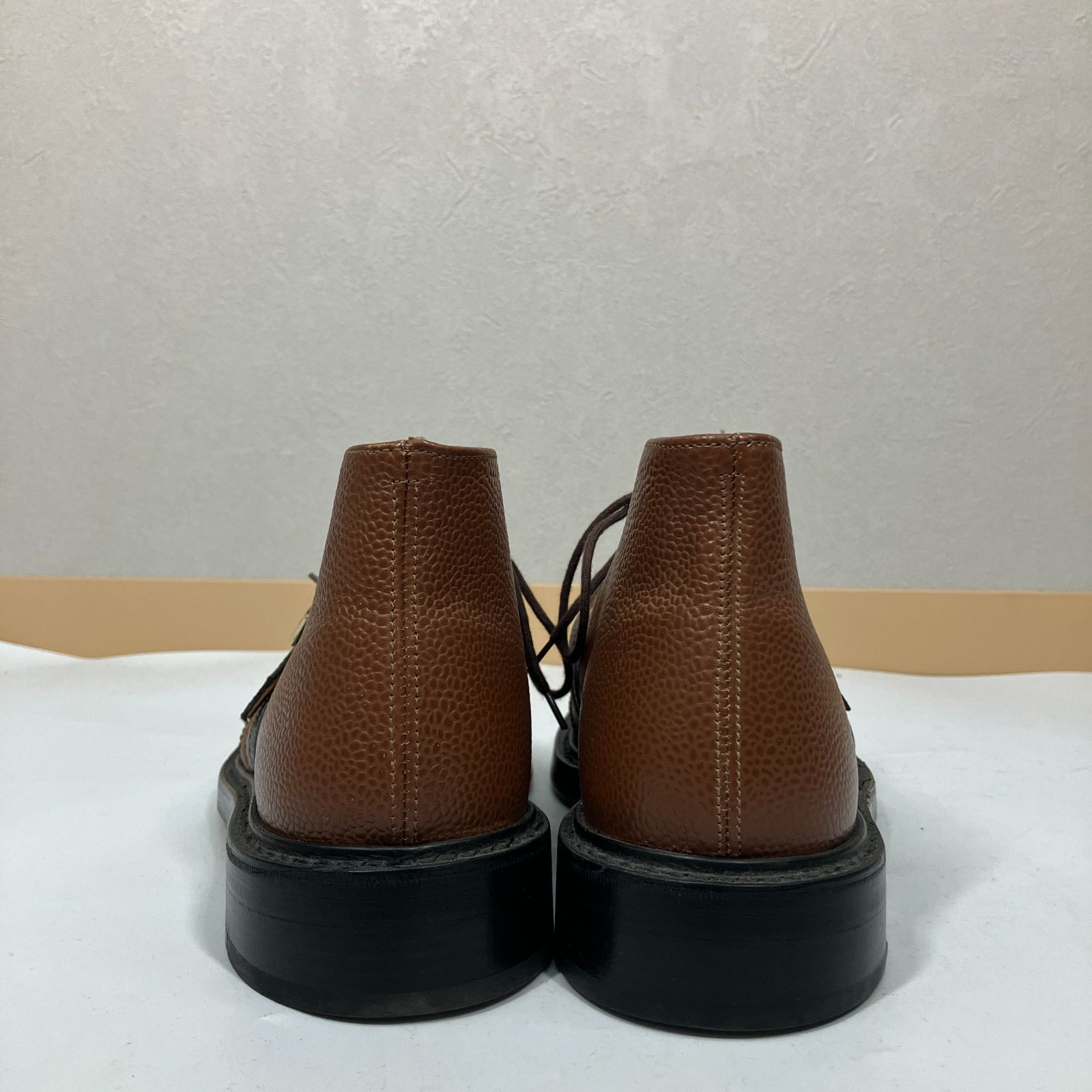 トリッカーズ Tricker's ウィングチップ チャッカブーツ メダリオン UK