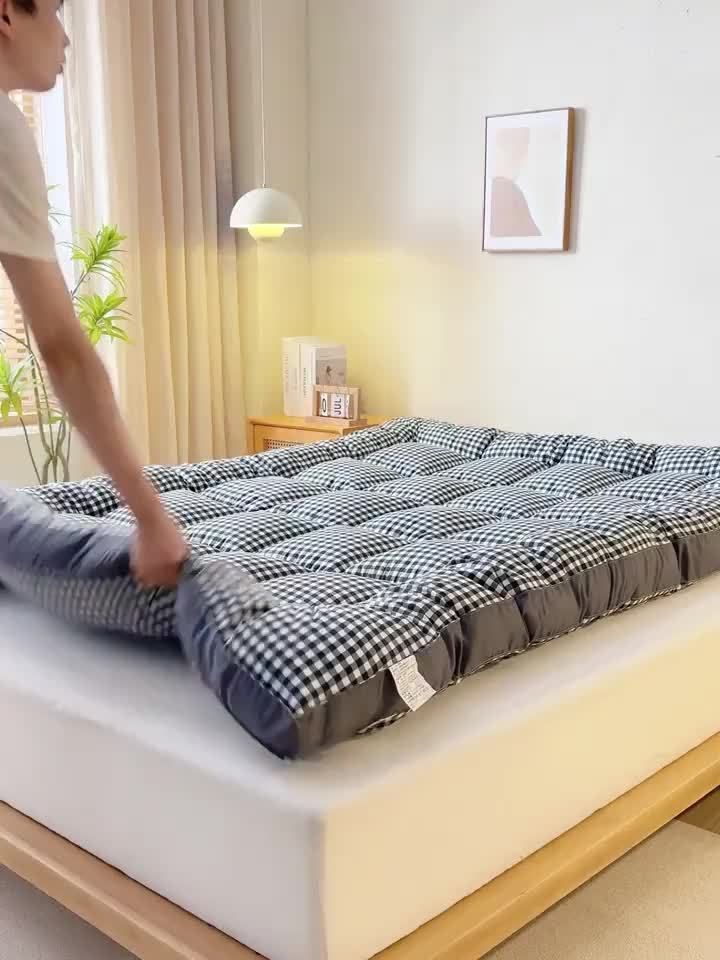 ベージュ