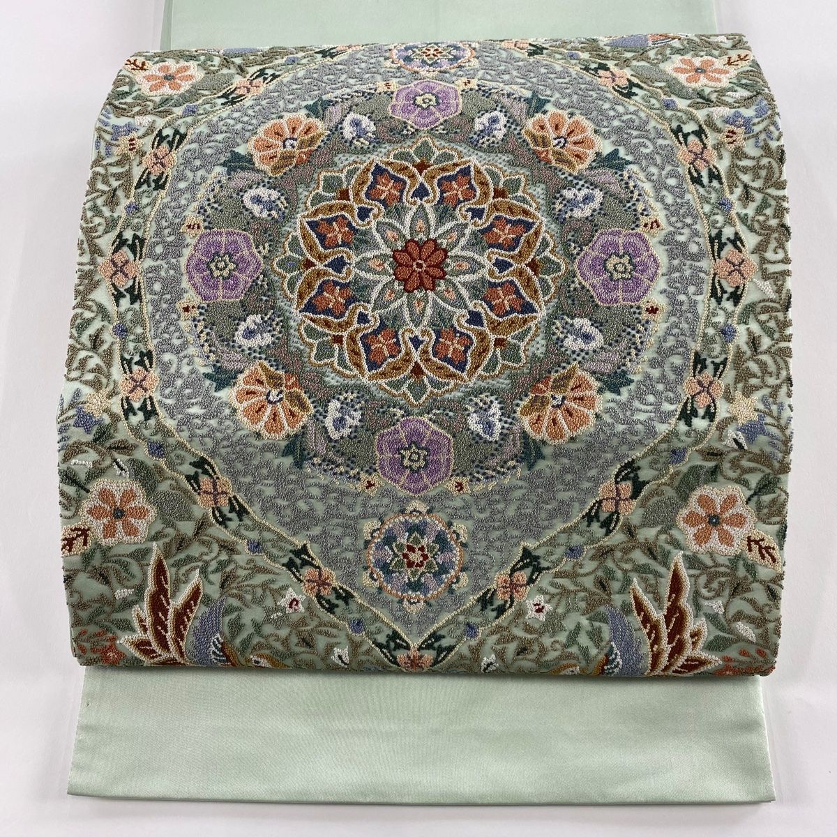 袋帯 華文 花鳥 相良刺繍 薄緑 お太鼓柄 正絹