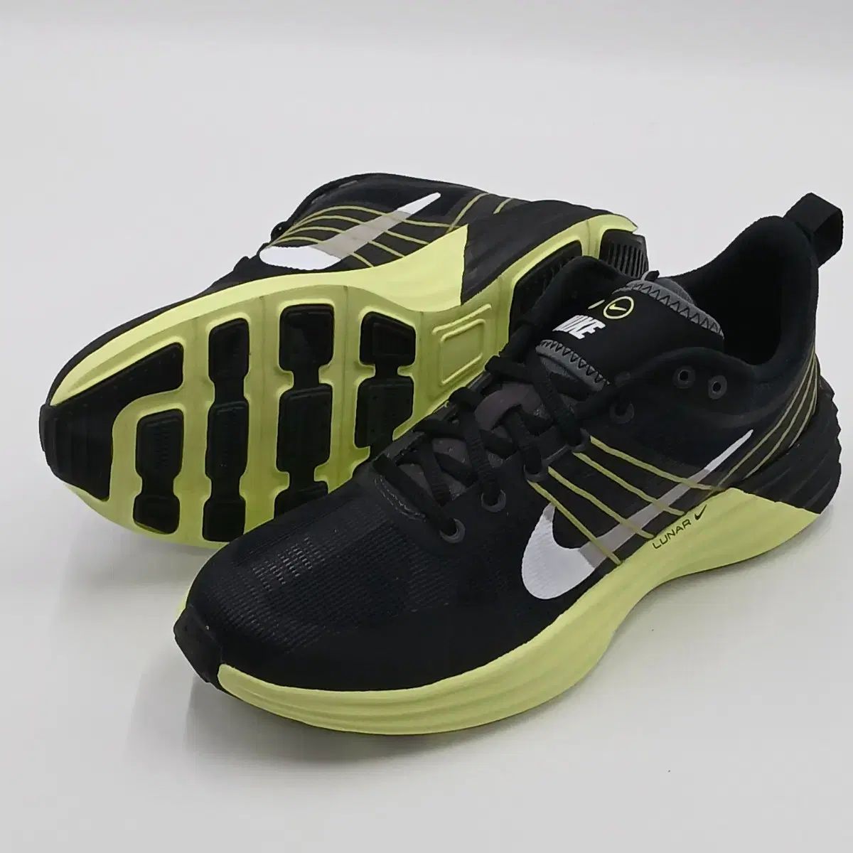 ルナ ランニングシューズ